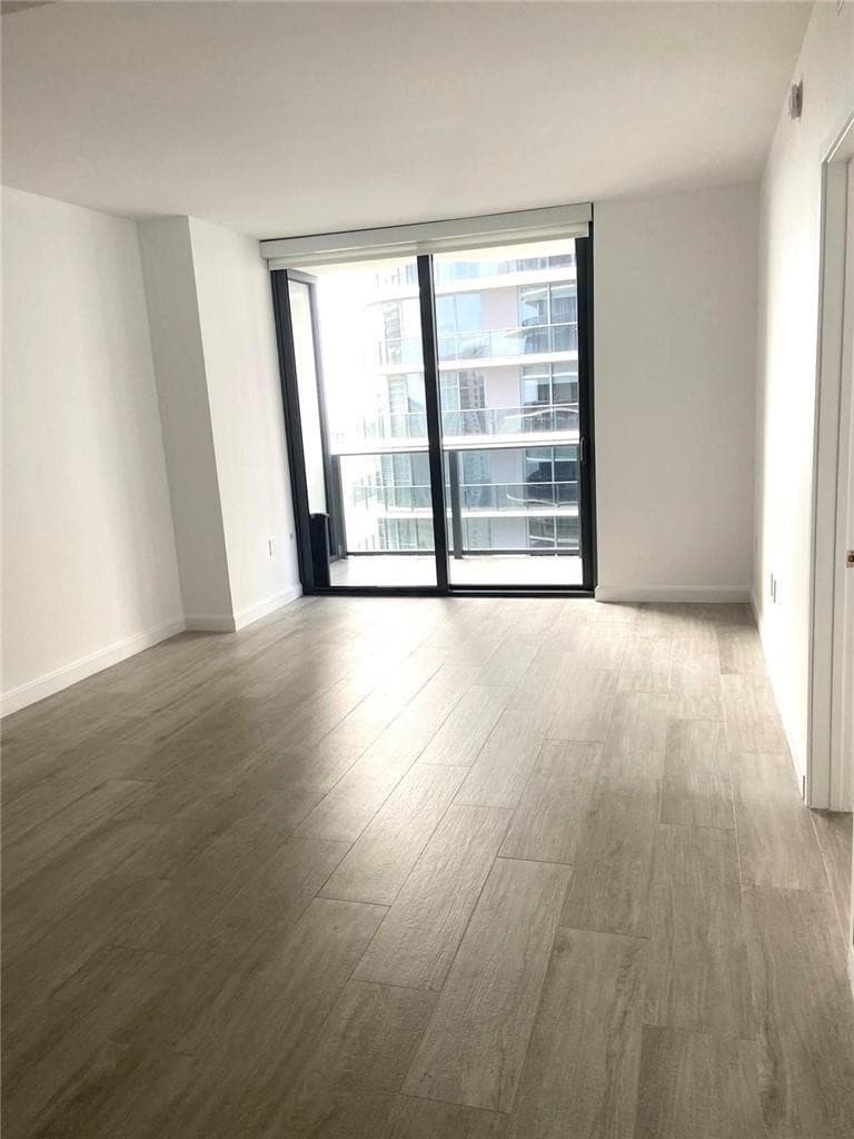 Condominium in Miami — photo 8 of 31