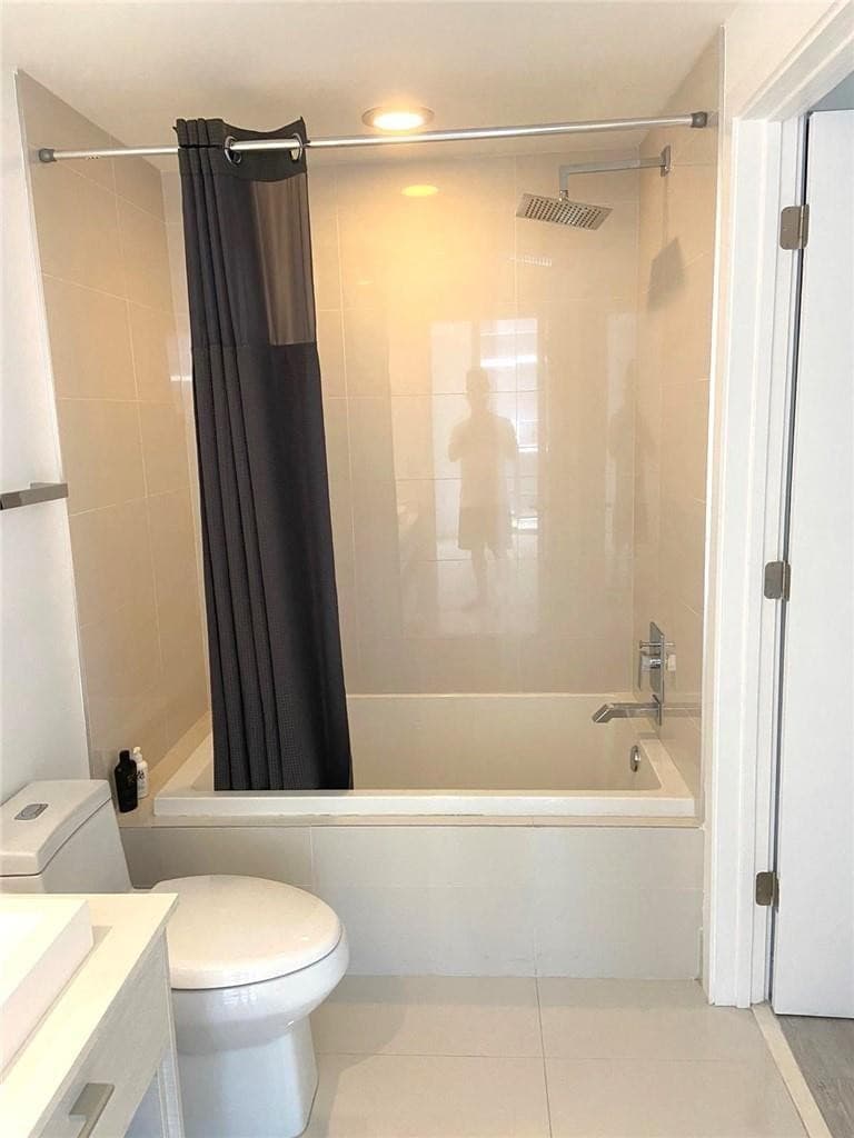 Condominium in Miami — photo 11 of 31