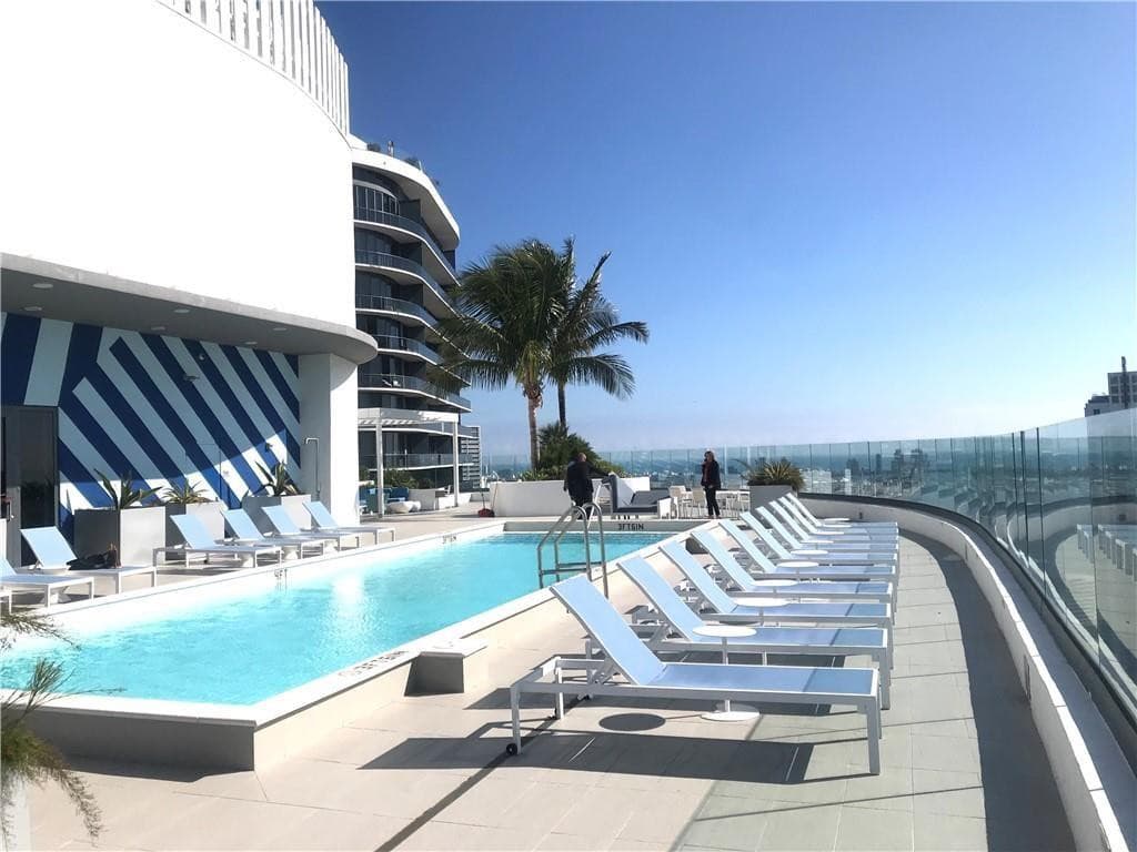 Condominium in Miami — photo 27 of 31