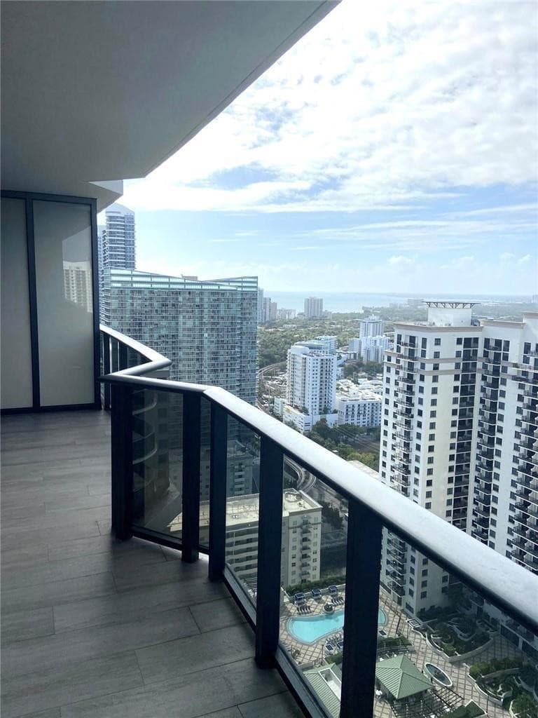 Condominium in Miami — photo 30 of 31