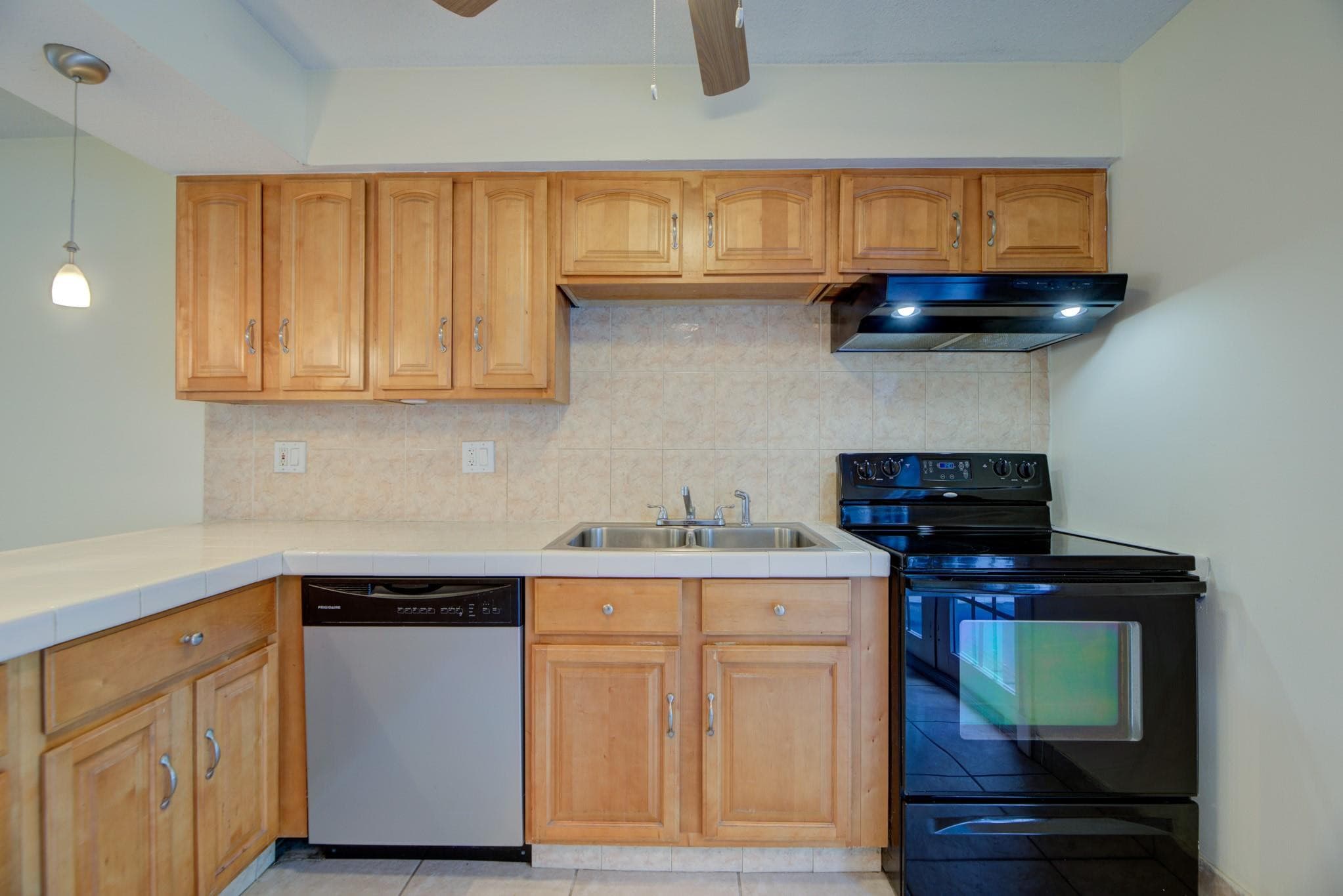 4500 NE 15th Avenue, Oakland Park, FL 33334 — photo 8 of 49