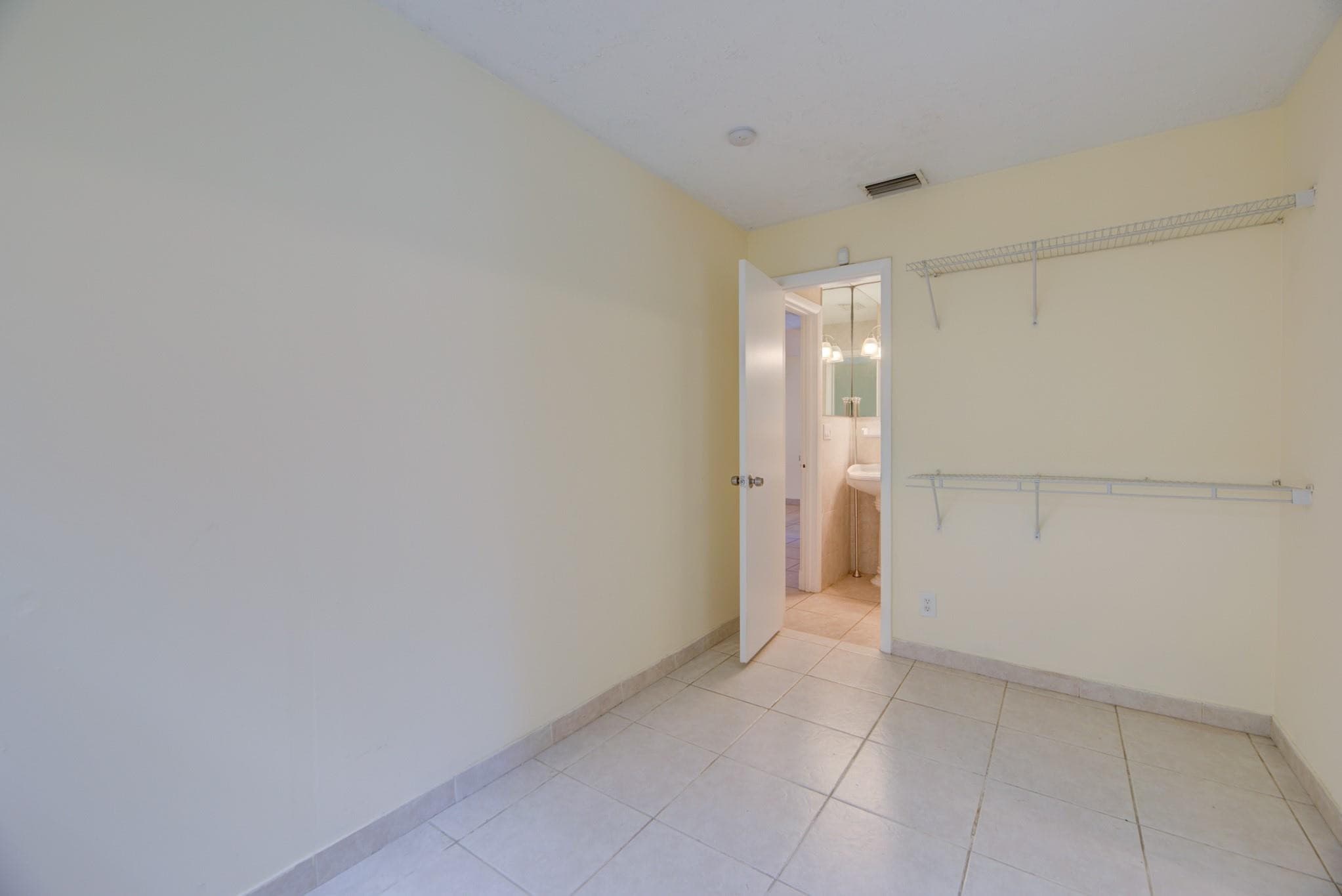 4500 NE 15th Avenue, Oakland Park, FL 33334 — photo 11 of 49