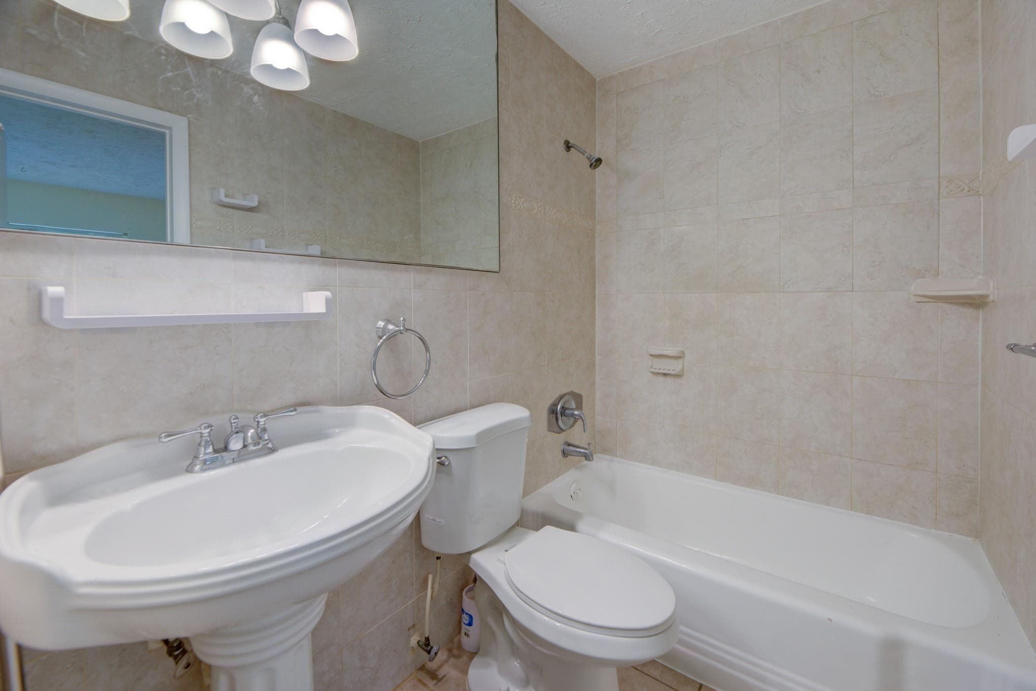 4500 NE 15th Avenue, Oakland Park, FL 33334 — photo 14 of 49