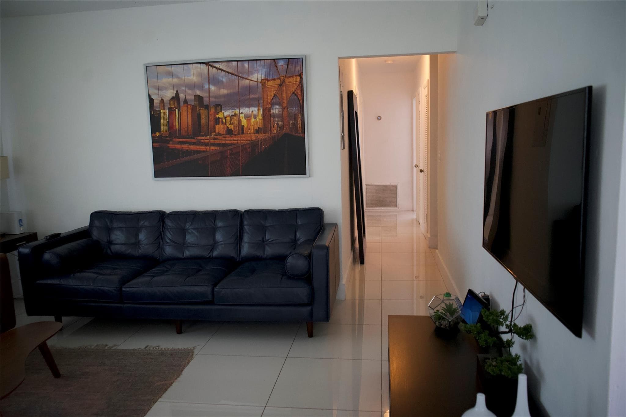 11150 Peachtree Drive, Miami, FL 33161 — photo 4 of 27
