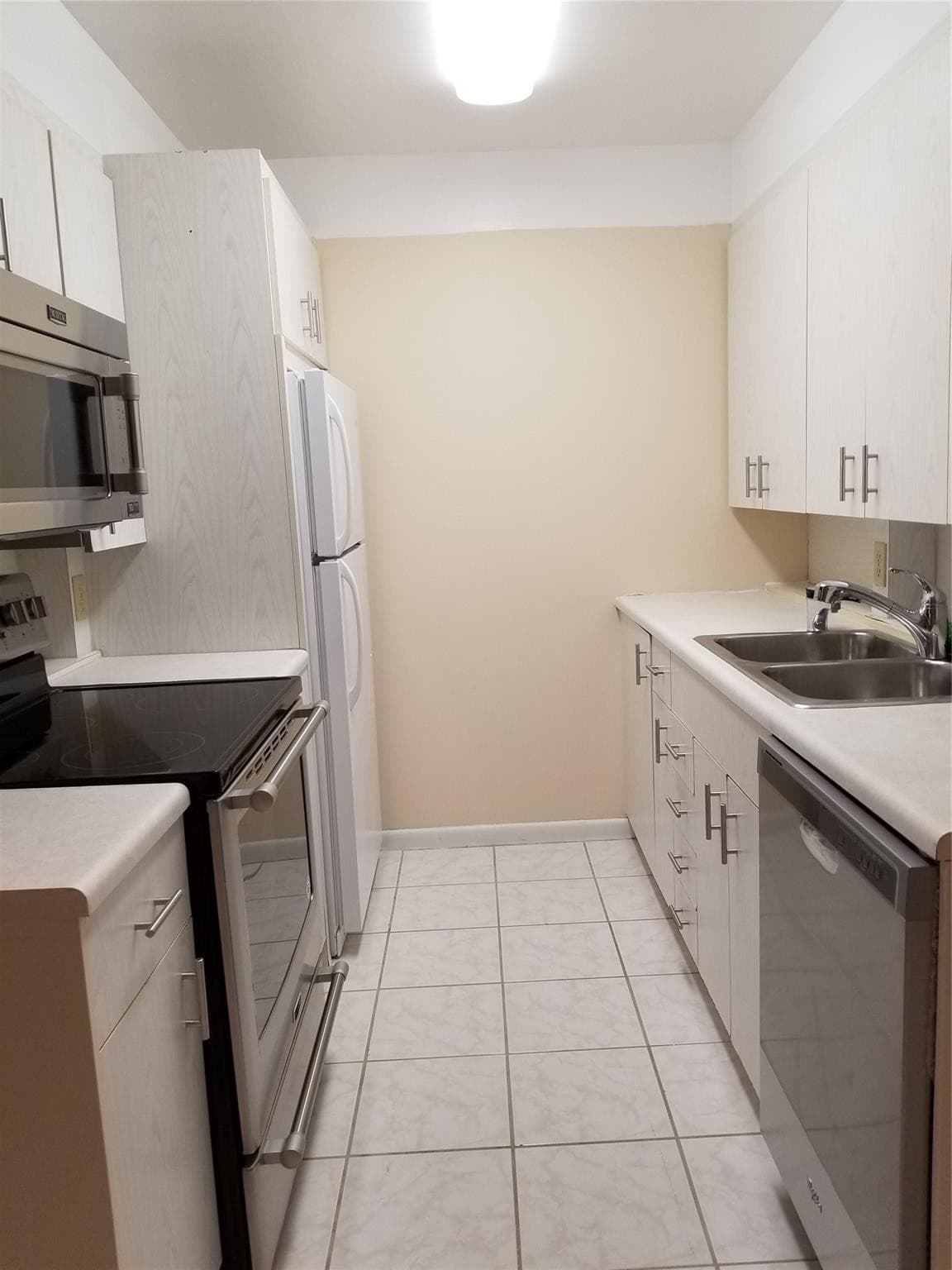 4090 Cornwall 4090, Boca Raton, FL 33434 — photo 5 of 25