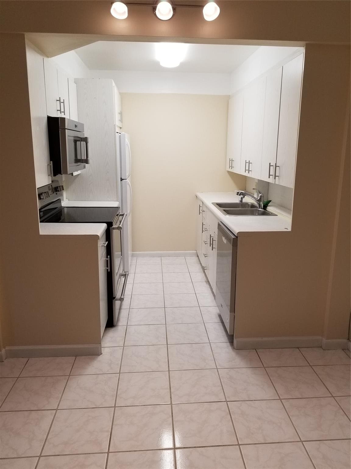 4090 Cornwall 4090, Boca Raton, FL 33434 — photo 8 of 25