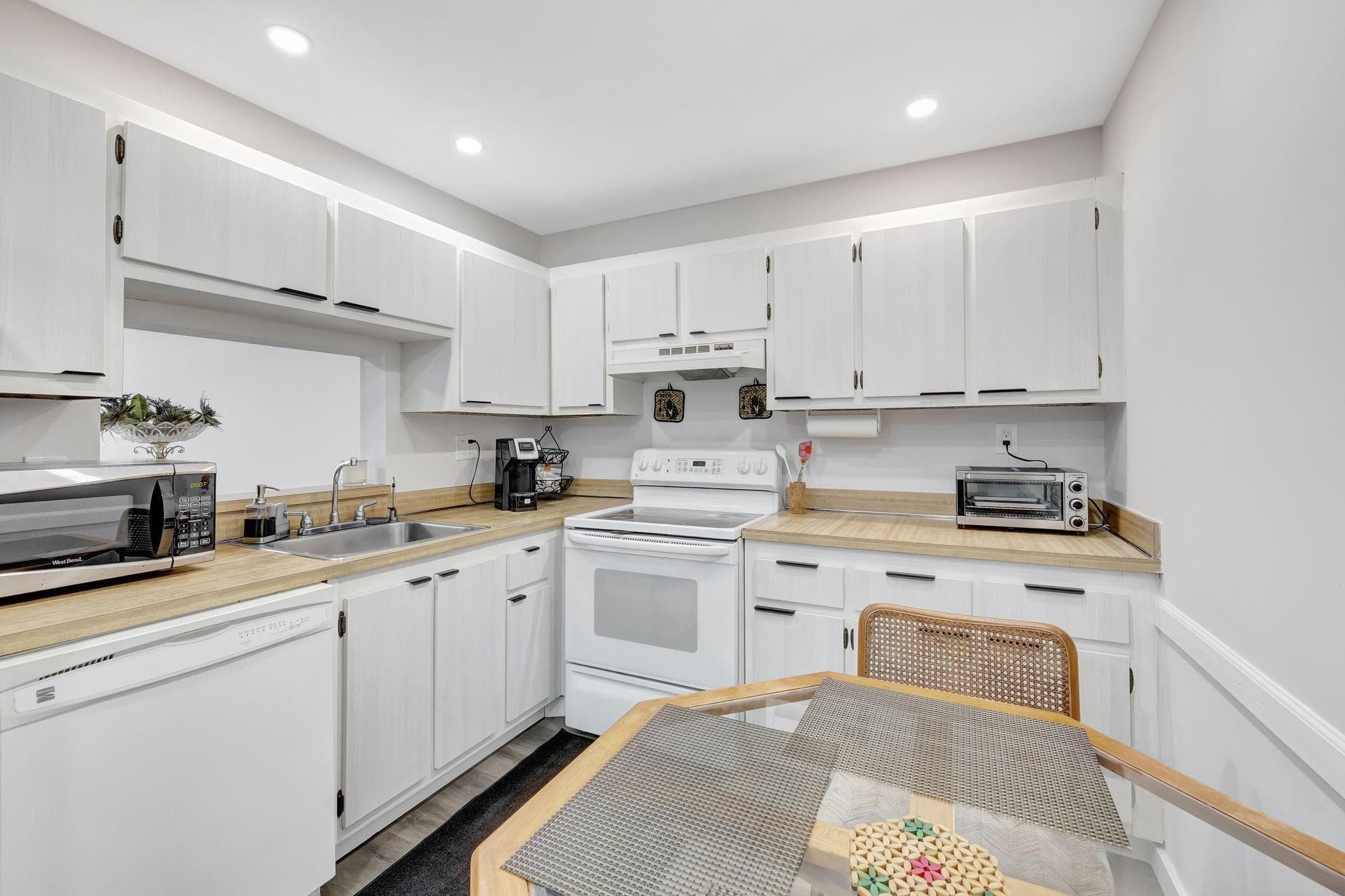 2800 Somerset Drive 218j, Lauderdale Lakes, FL 33311 — photo 10 of 29