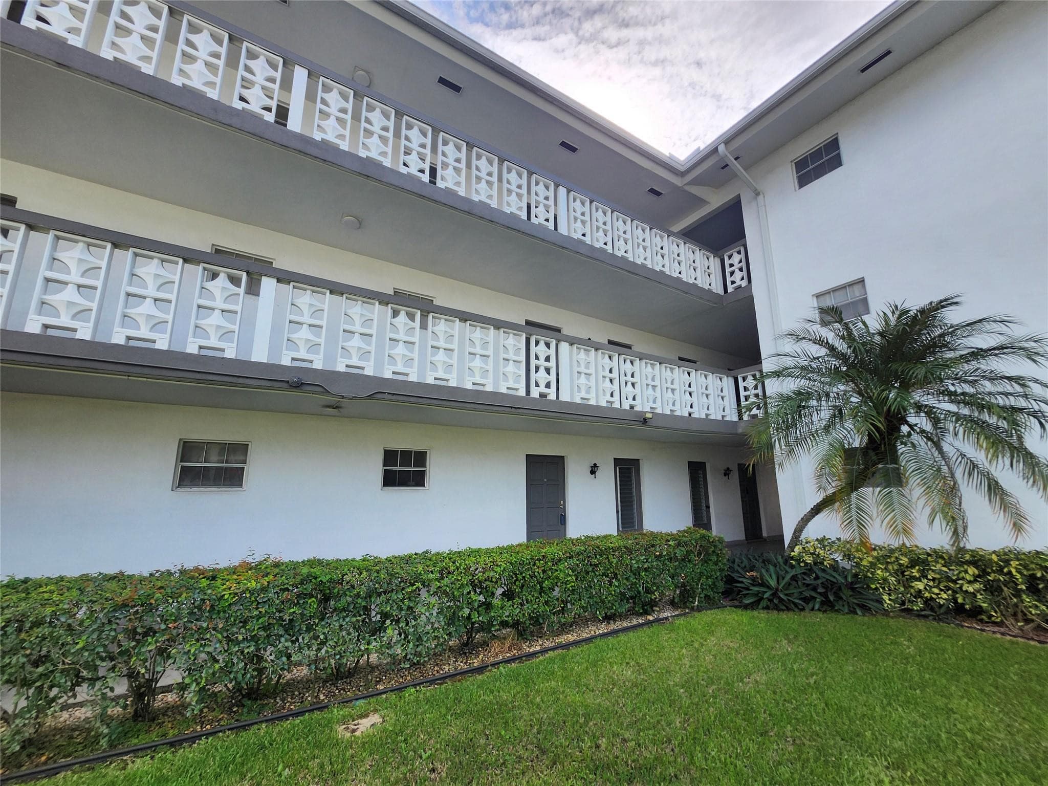1201 Hillcrest Court 105, Hollywood, FL 33021 — photo 2 of 21
