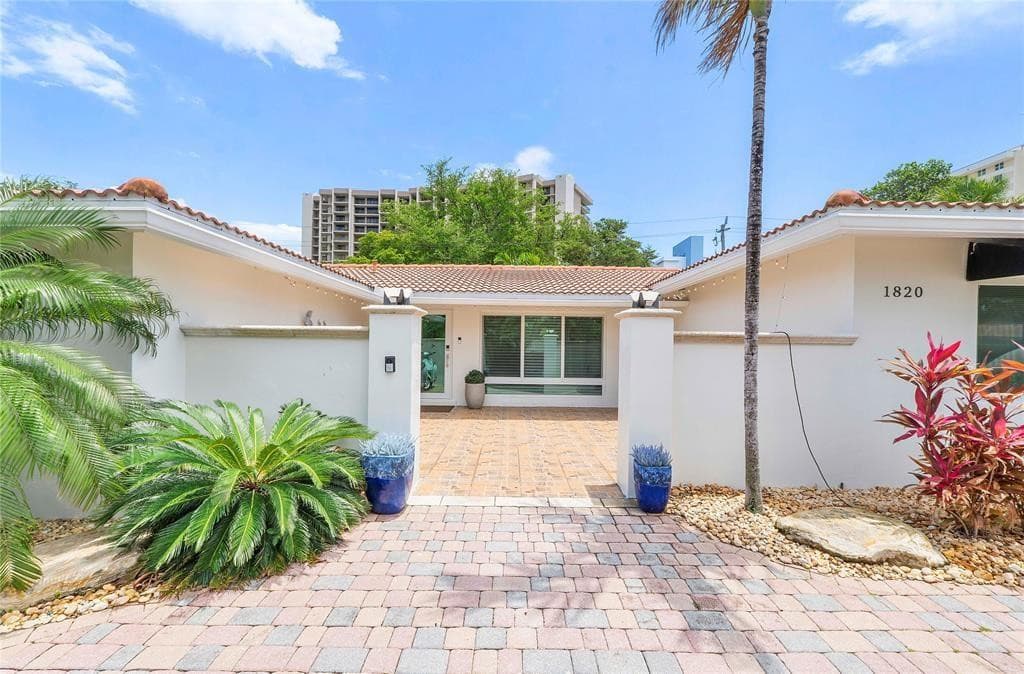 1820 Bel Air Avenue, Pompano Beach, FL 33062 — photo 3 of 37