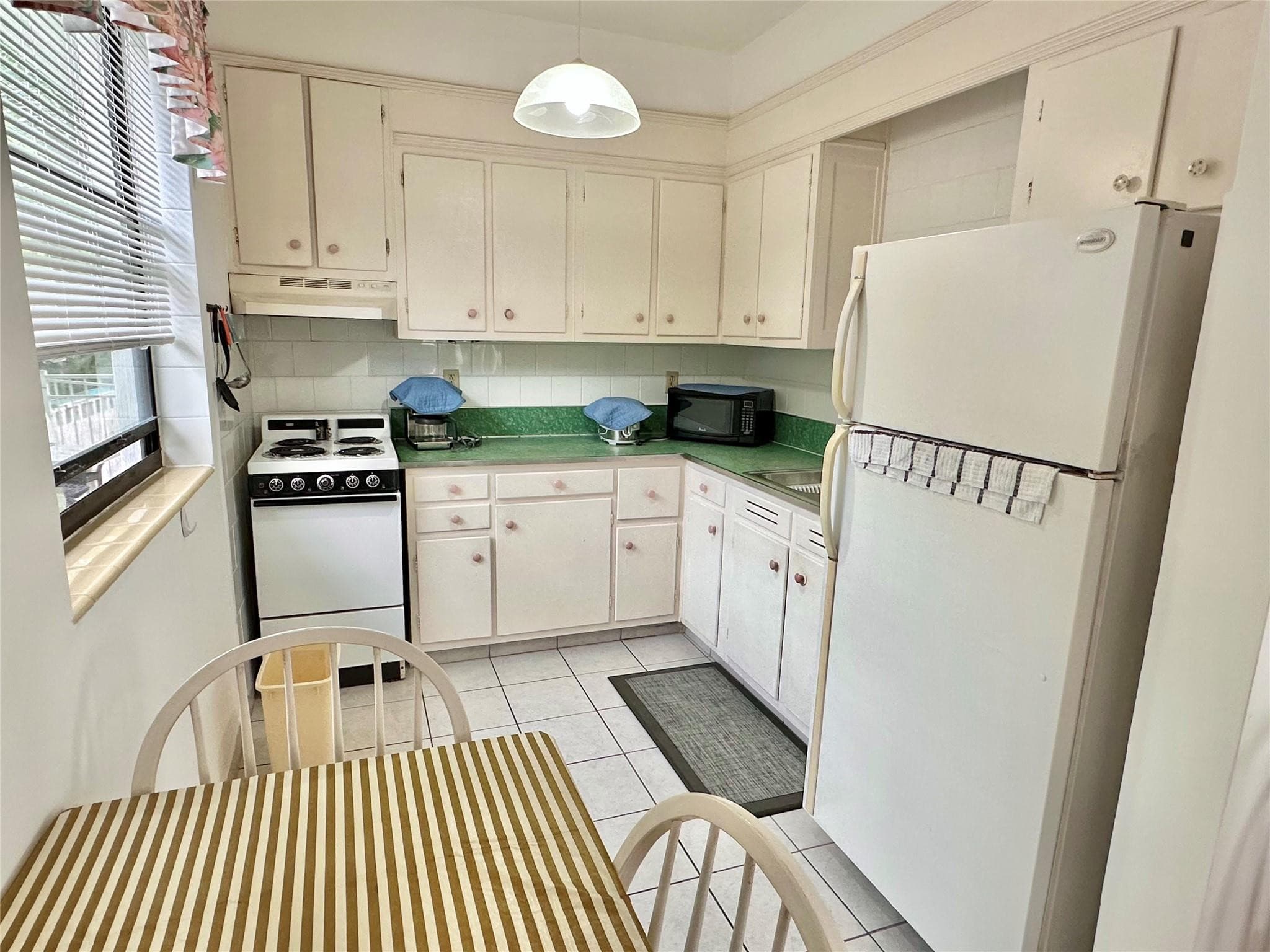 2212 N Surf Road, Hollywood, FL 33019 — photo 10 of 22