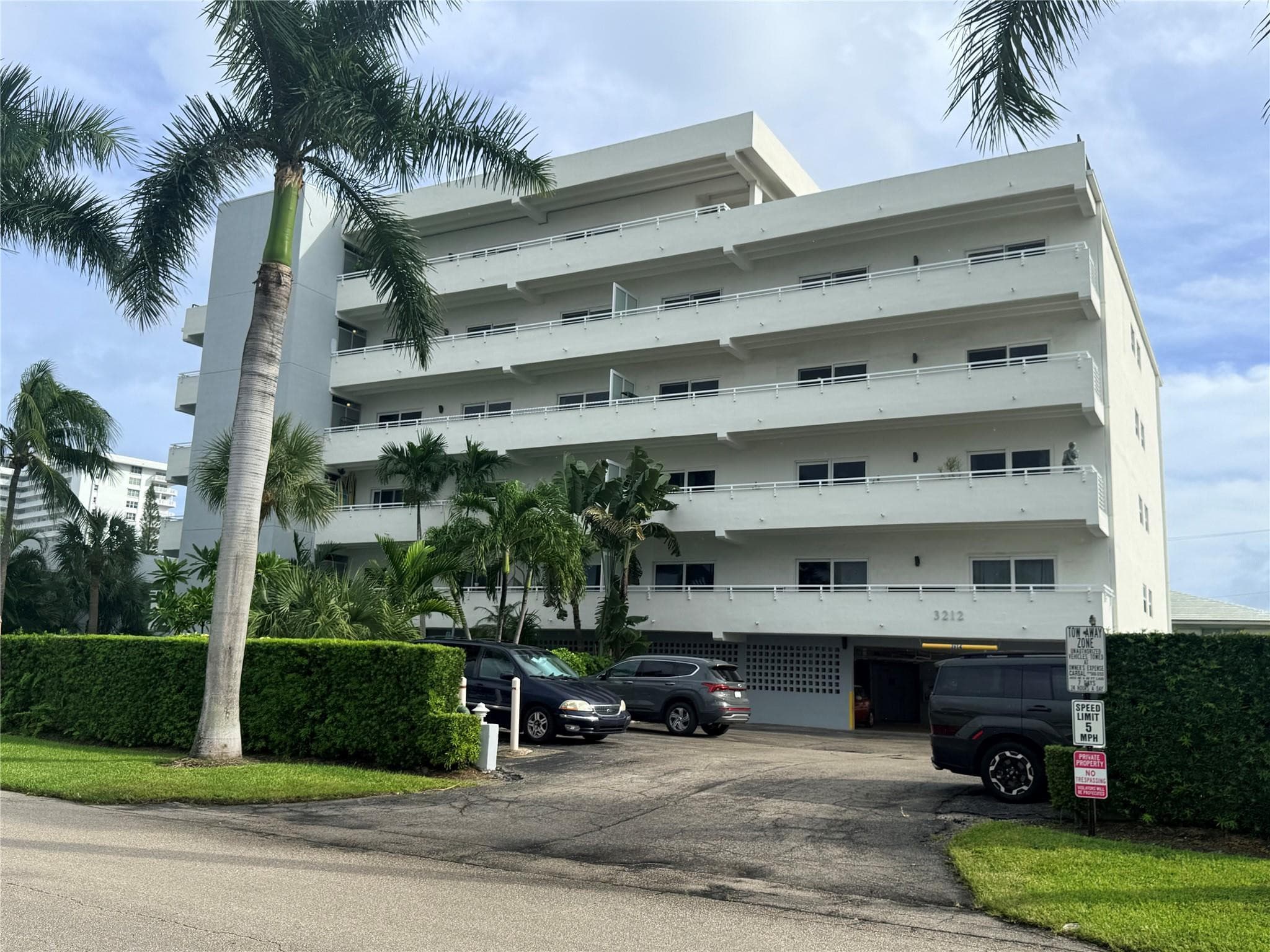 3212 NE 12th Street 303, Pompano Beach, FL 33062 — photo 1 of 19