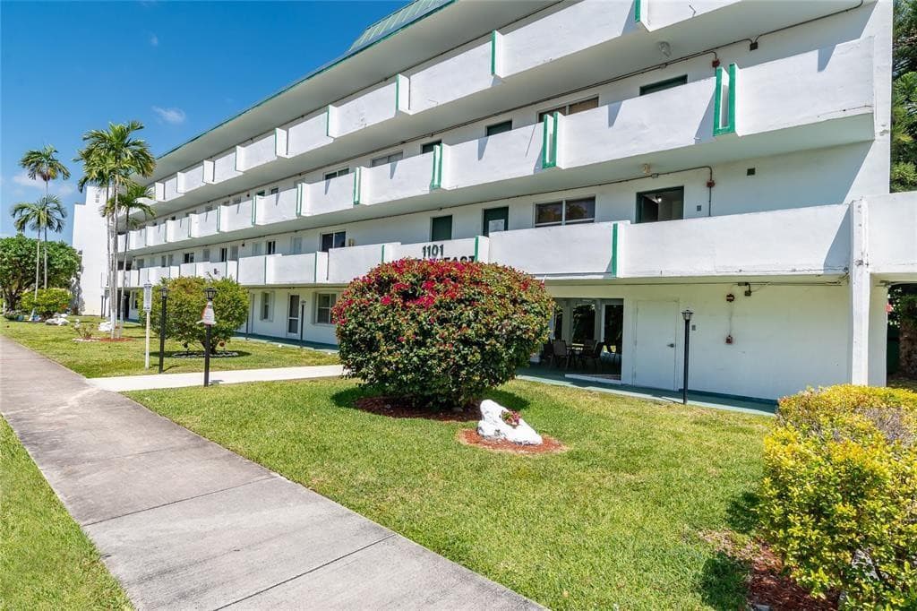 1101 NE 191st Street H301, Miami, FL 33179 — photo 18 of 18