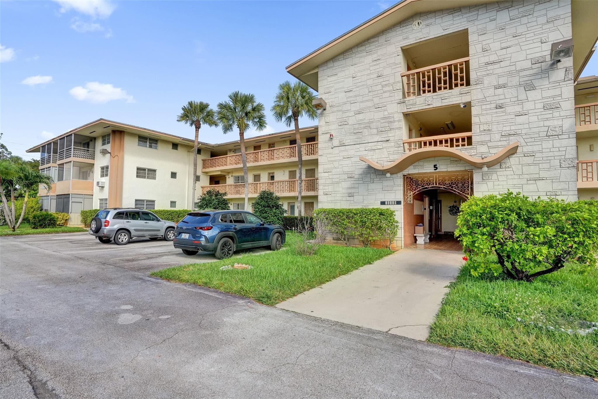 17001 NE 13th Avenue 104, Miami, FL 33162 — photo 38 of 41