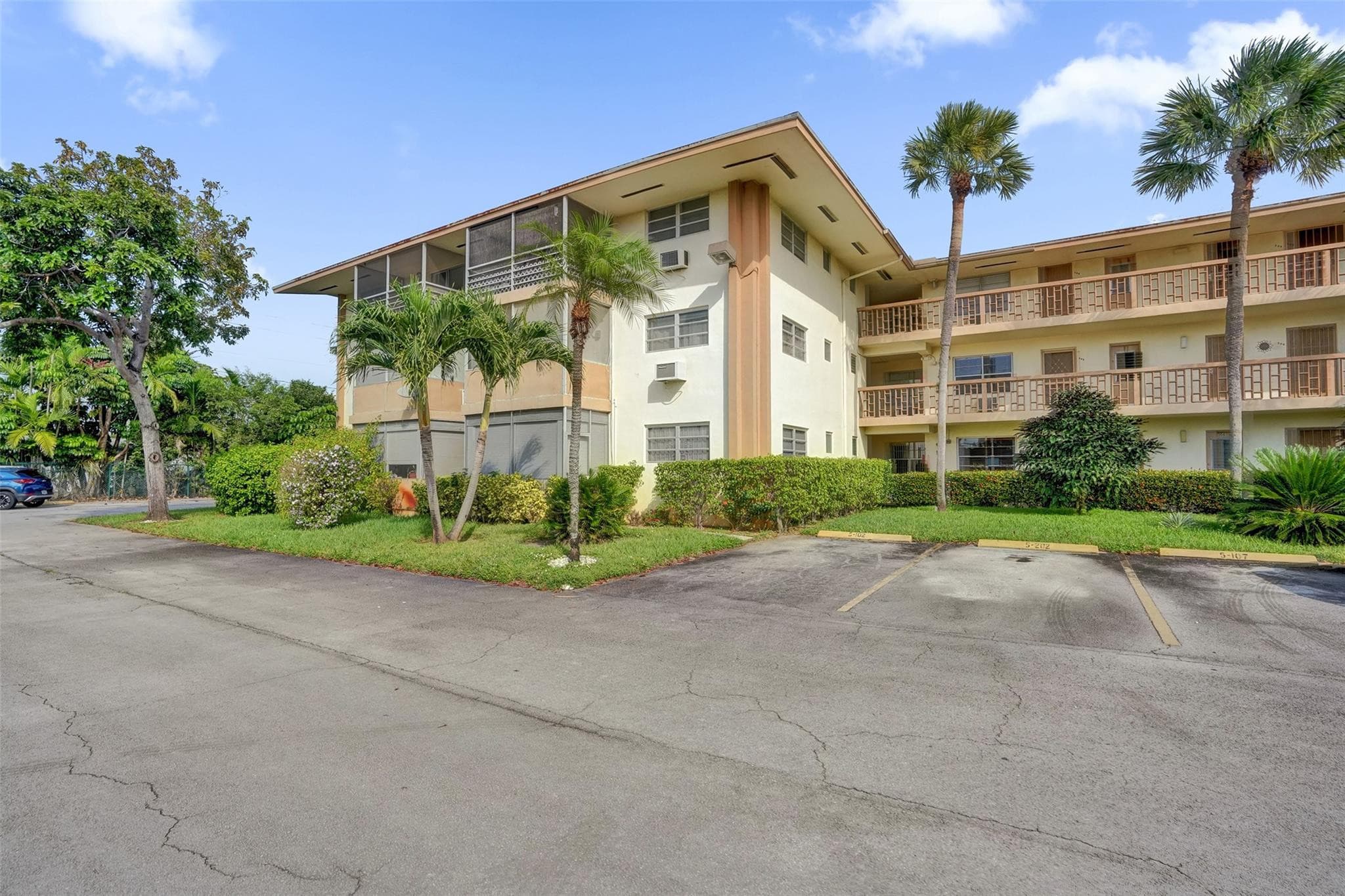 17001 NE 13th Avenue 104, Miami, FL 33162 — photo 39 of 41