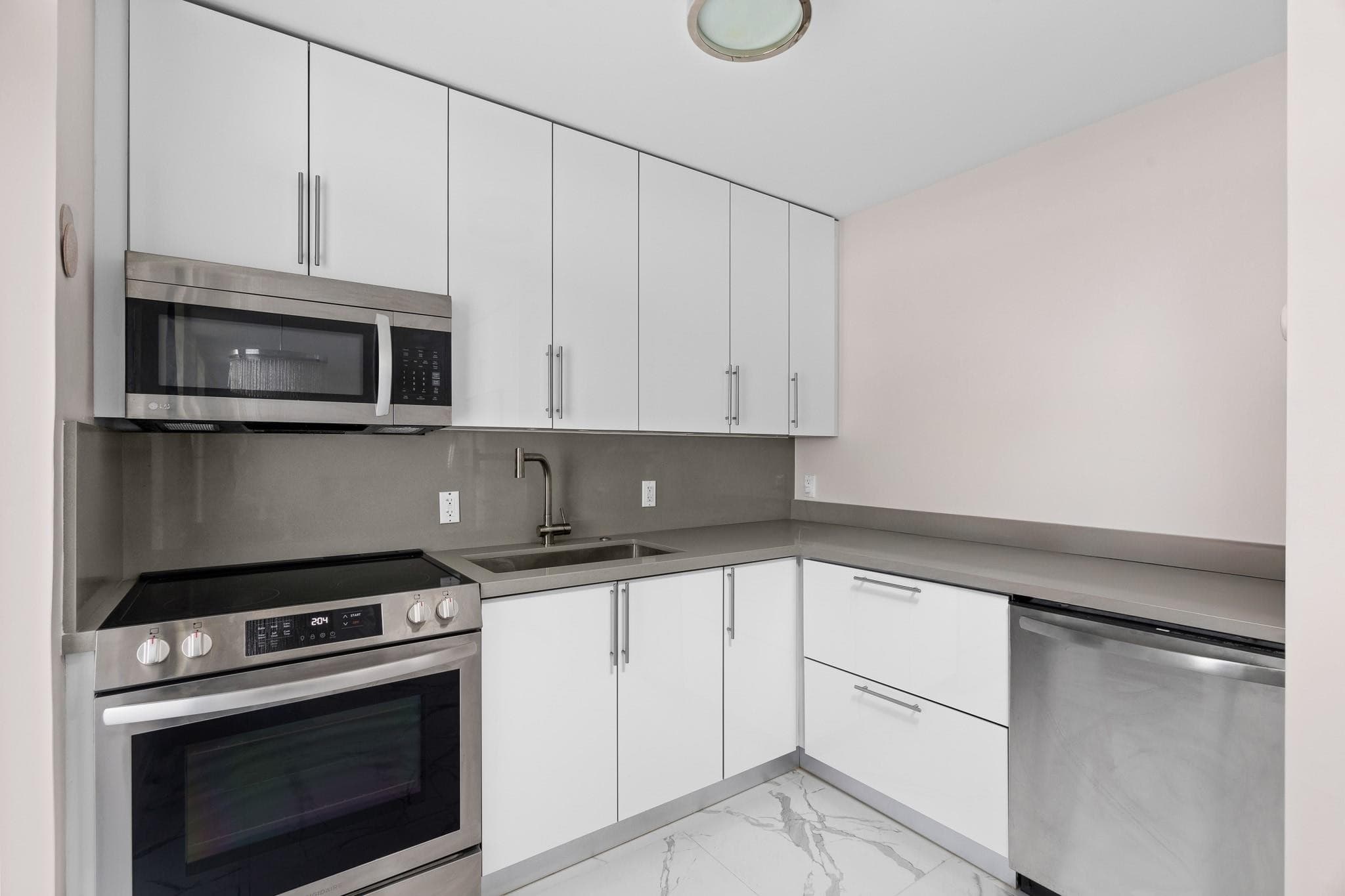 2400 NE 9th Street 501, Fort Lauderdale, FL 33304 — photo 2 of 47