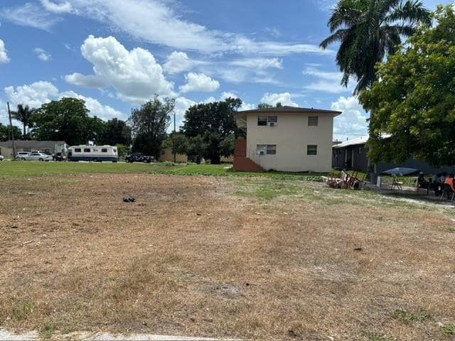 724 SW Avenue B Avenue, Belle Glade, FL 33430 — photo 2 of 5