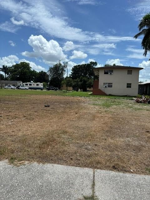 724 SW Avenue B Avenue, Belle Glade, FL 33430 — photo 3 of 5