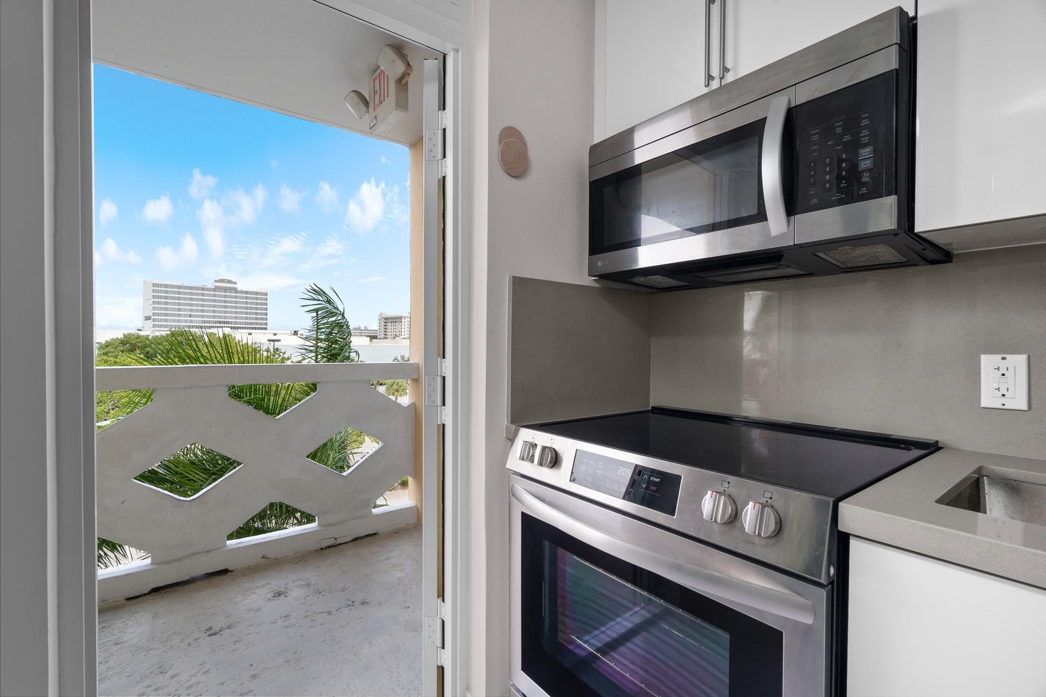 2400 NE 9th Street 501, Fort Lauderdale, FL 33304 — photo 37 of 47