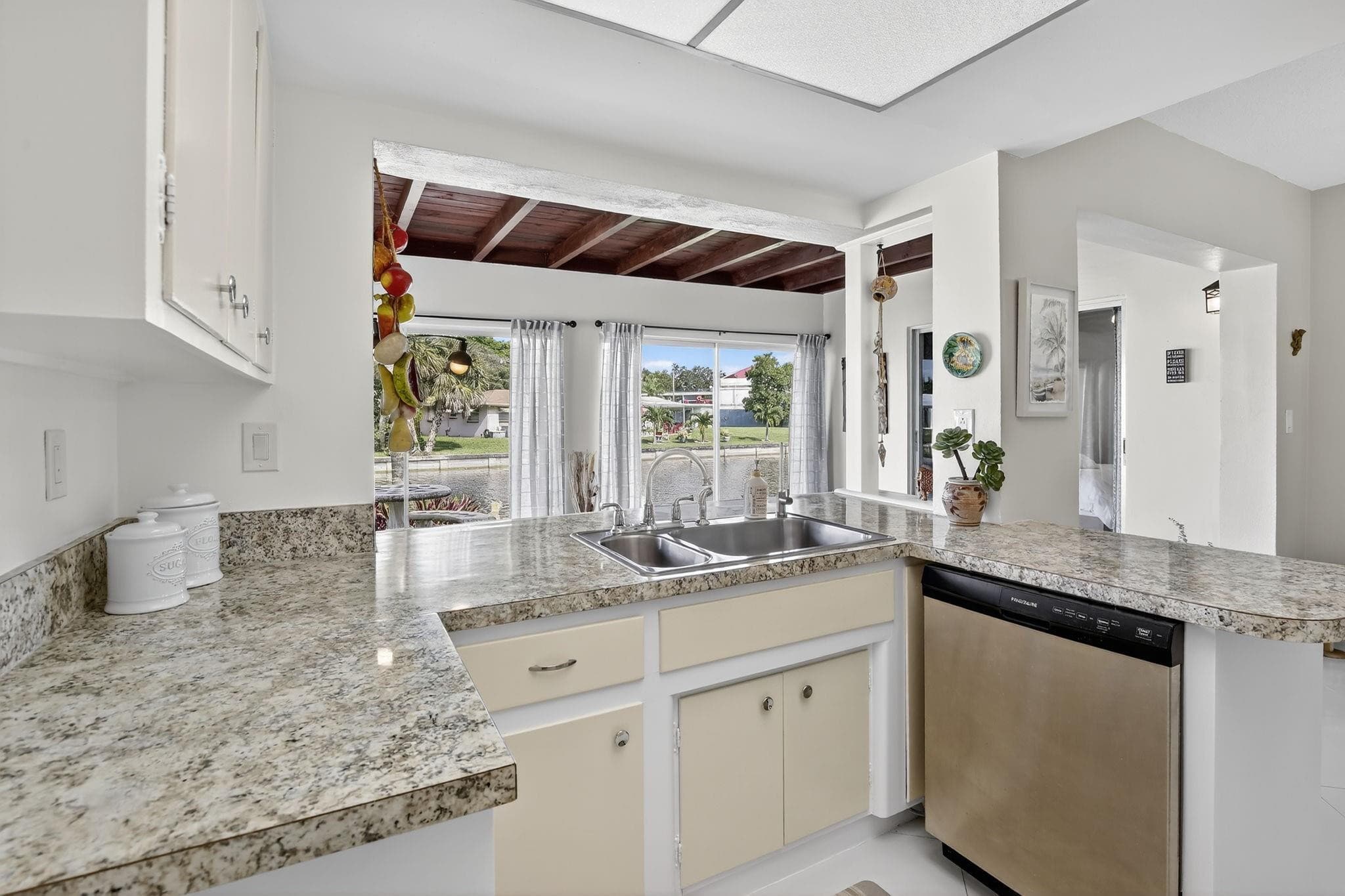 4305 NW 49th Drive, Tamarac, FL 33319 — photo 12 of 40