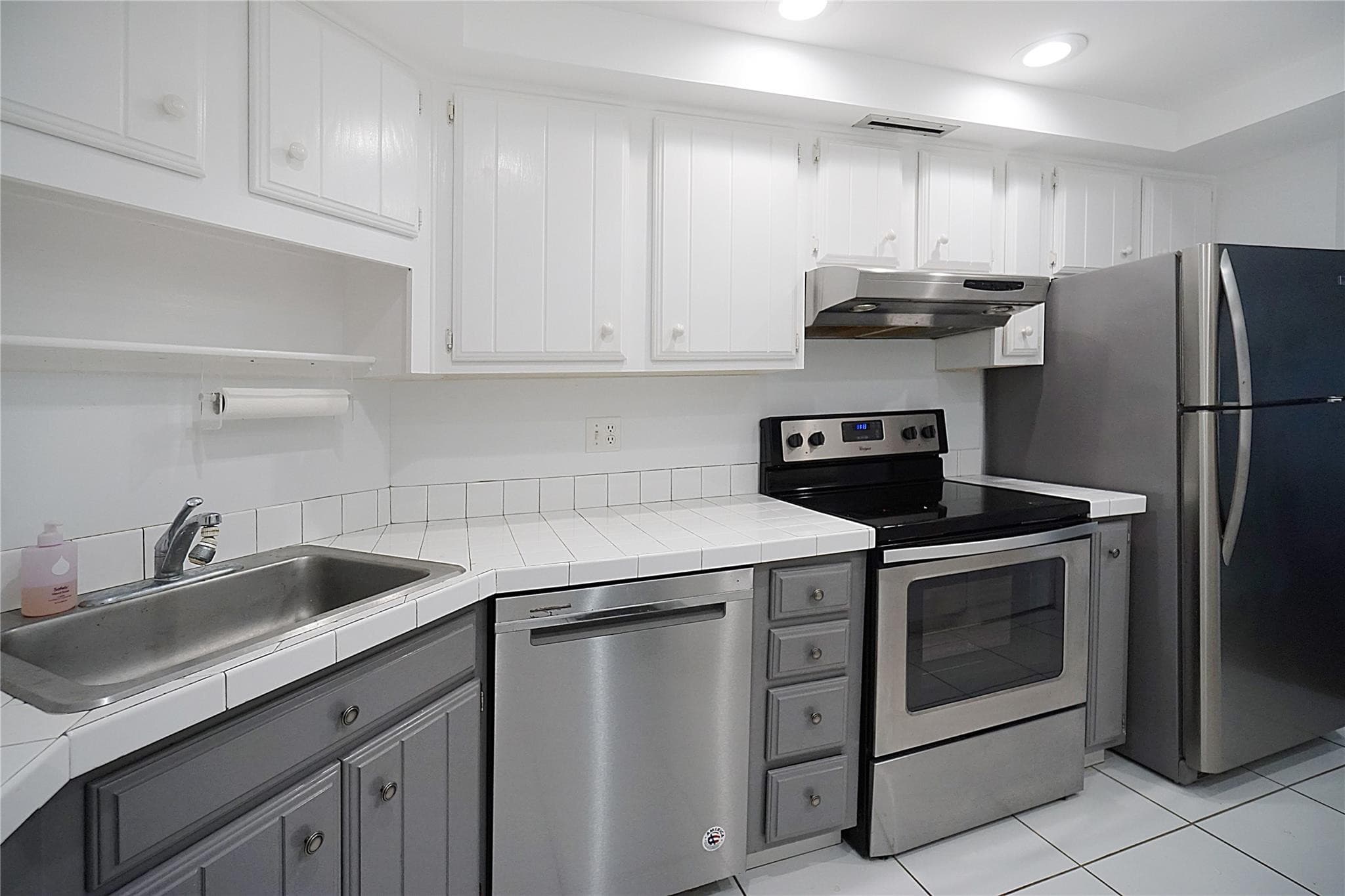 2400 Presidential Way 502, West Palm Beach, FL 33401 — photo 6 of 28