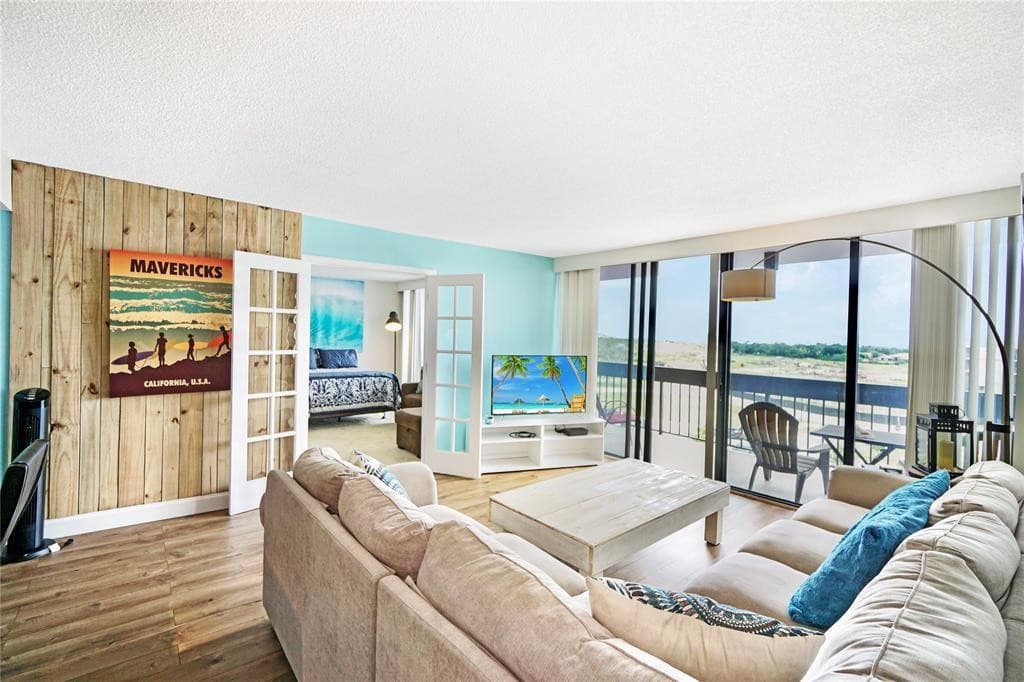 2400 Presidential Way 502, West Palm Beach, FL 33401 — photo 10 of 28