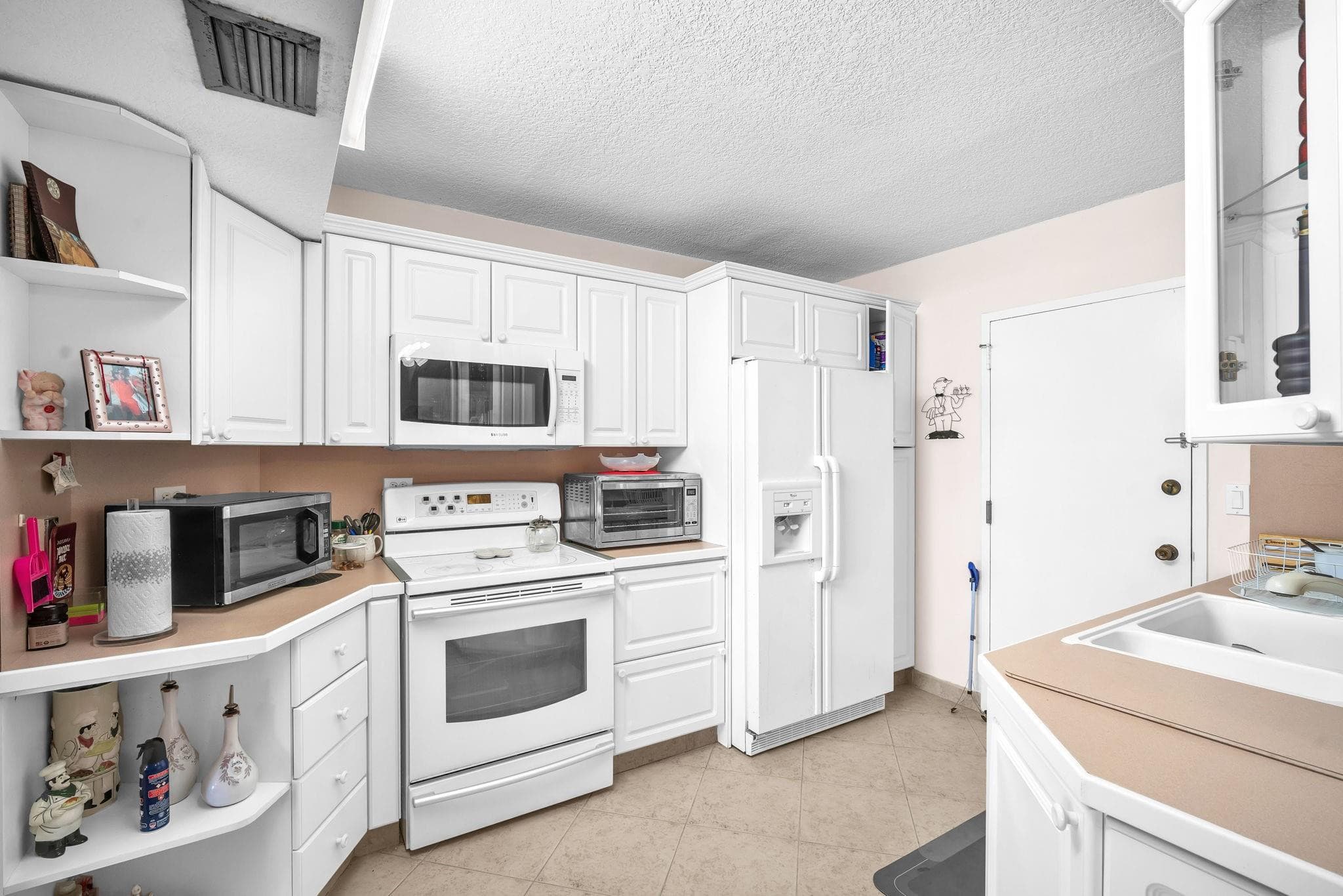 800 NE 195th Street 601, Miami, FL 33179 — photo 12 of 35