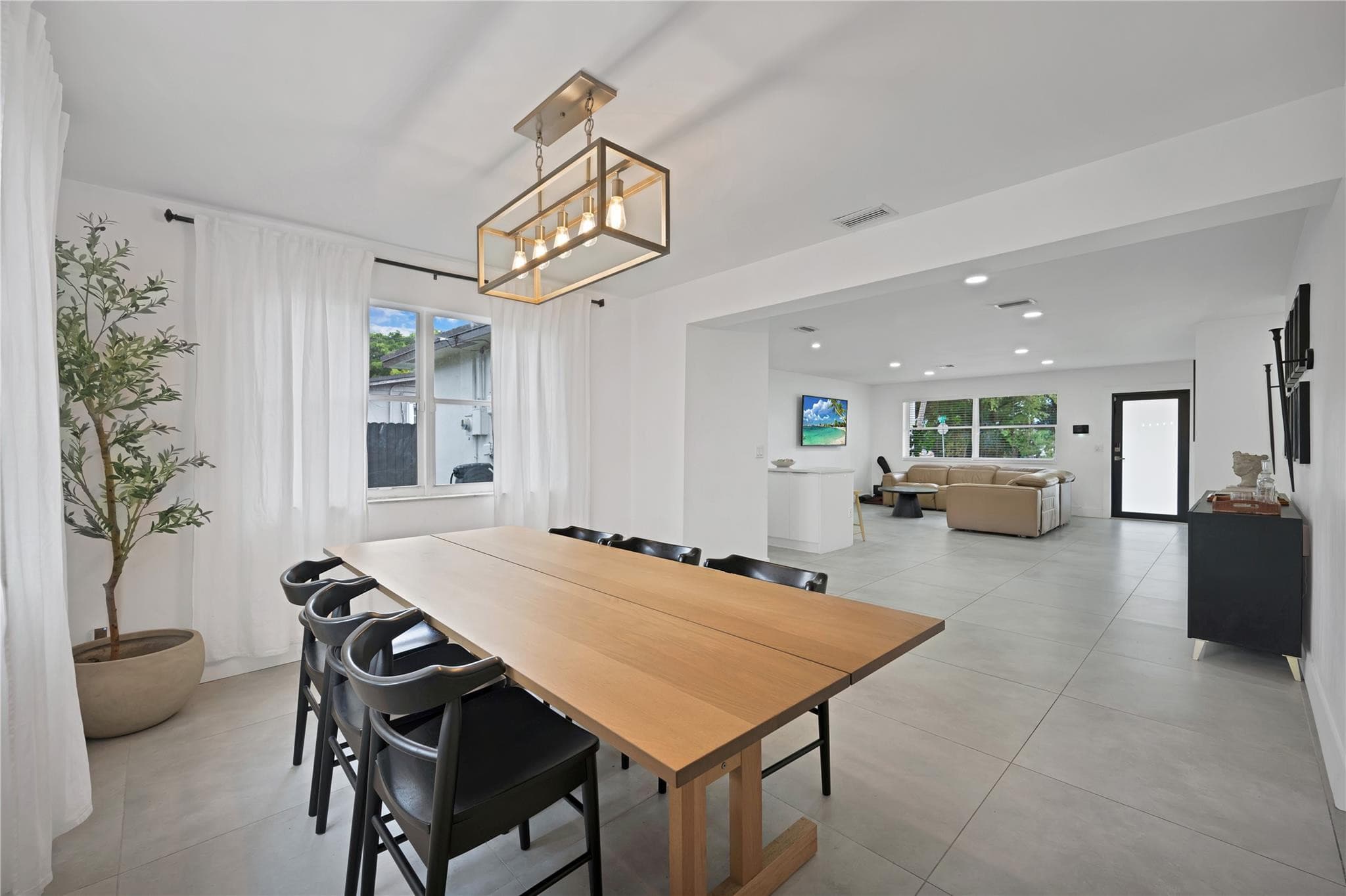 300 SW 65th Way, Pembroke Pines, FL 33023 — photo 13 of 35