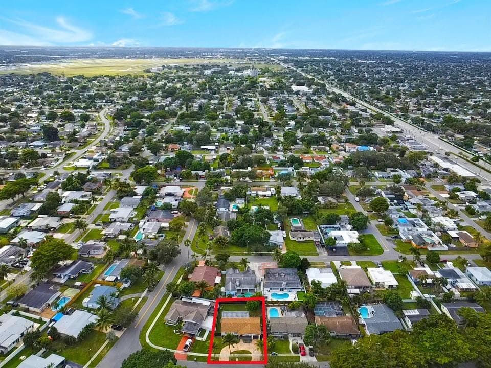 300 SW 65th Way, Pembroke Pines, FL 33023 — photo 33 of 35