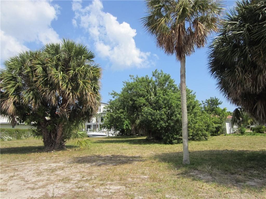 239 Hibiscus Avenue, Lauderdale-By-The-Sea, FL 33308 — photo 4 of 12