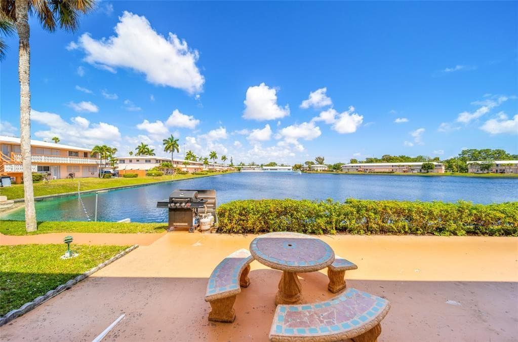 1015 SW 11th Avenue 14K, Hallandale Beach, FL 33009 — photo 26 of 39