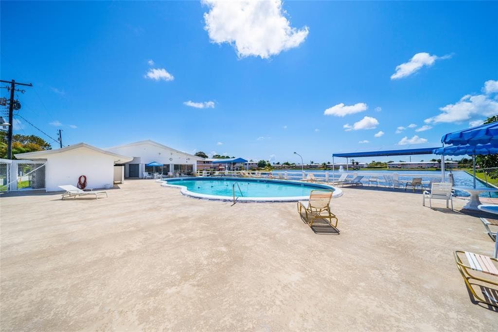 1015 SW 11th Avenue 14K, Hallandale Beach, FL 33009 — photo 29 of 39