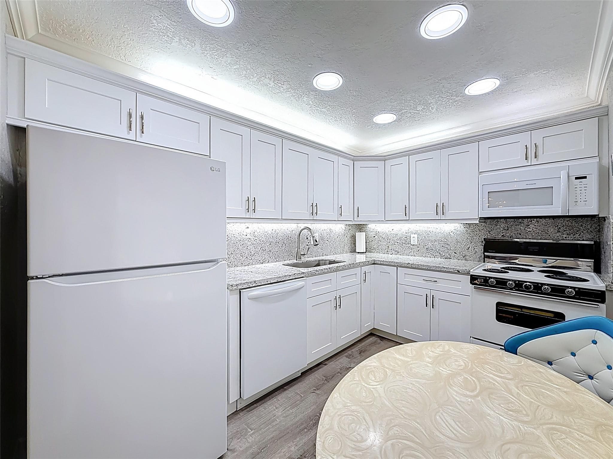 4211 NW 41st Street 205, Lauderdale Lakes, FL 33319 — photo 8 of 54