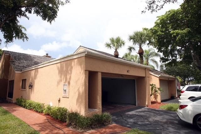 67 Balfour Road, Palm Beach Gardens, FL 33418 — photo 1 of 10