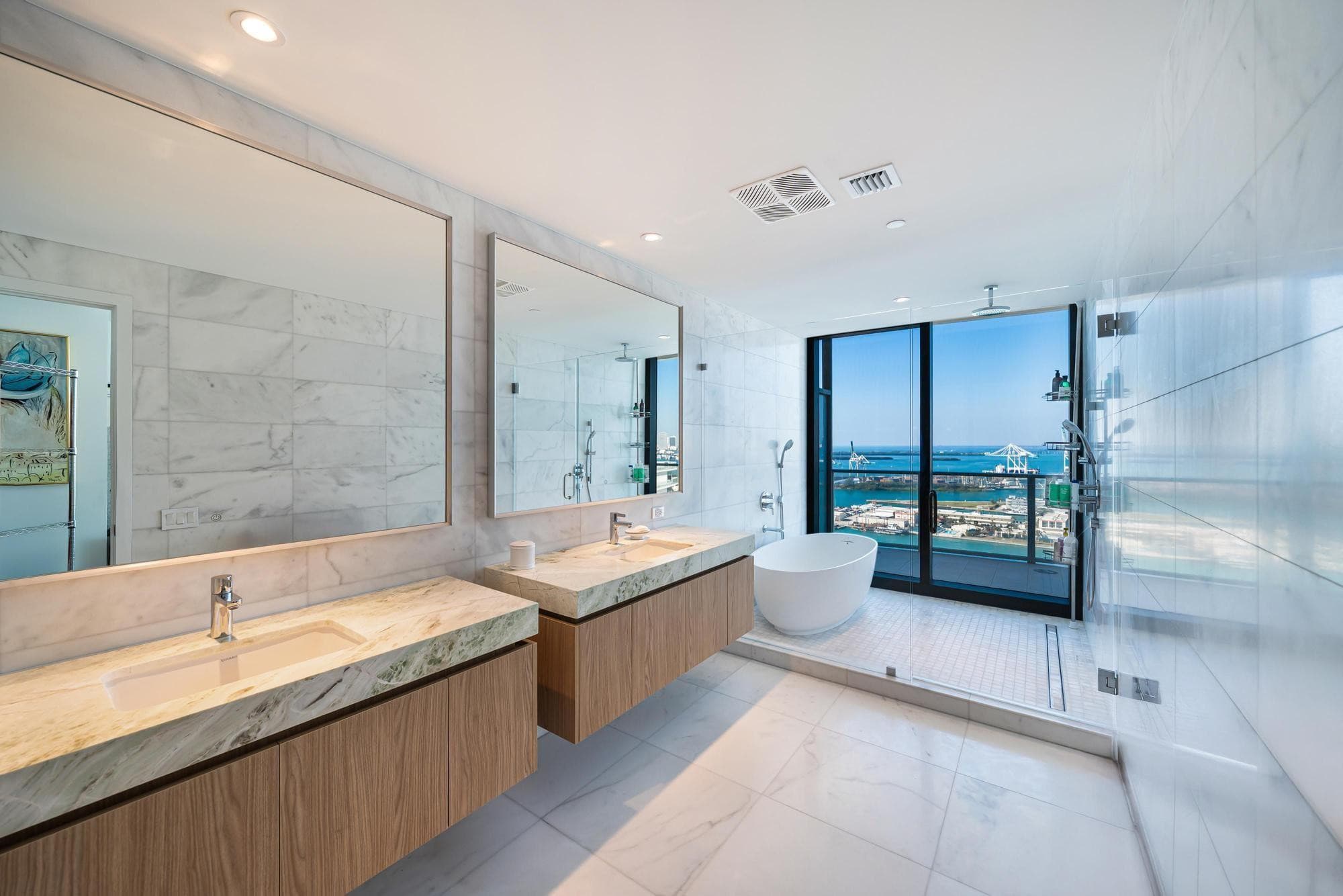Condominium in Miami Beach — photo 23 of 41