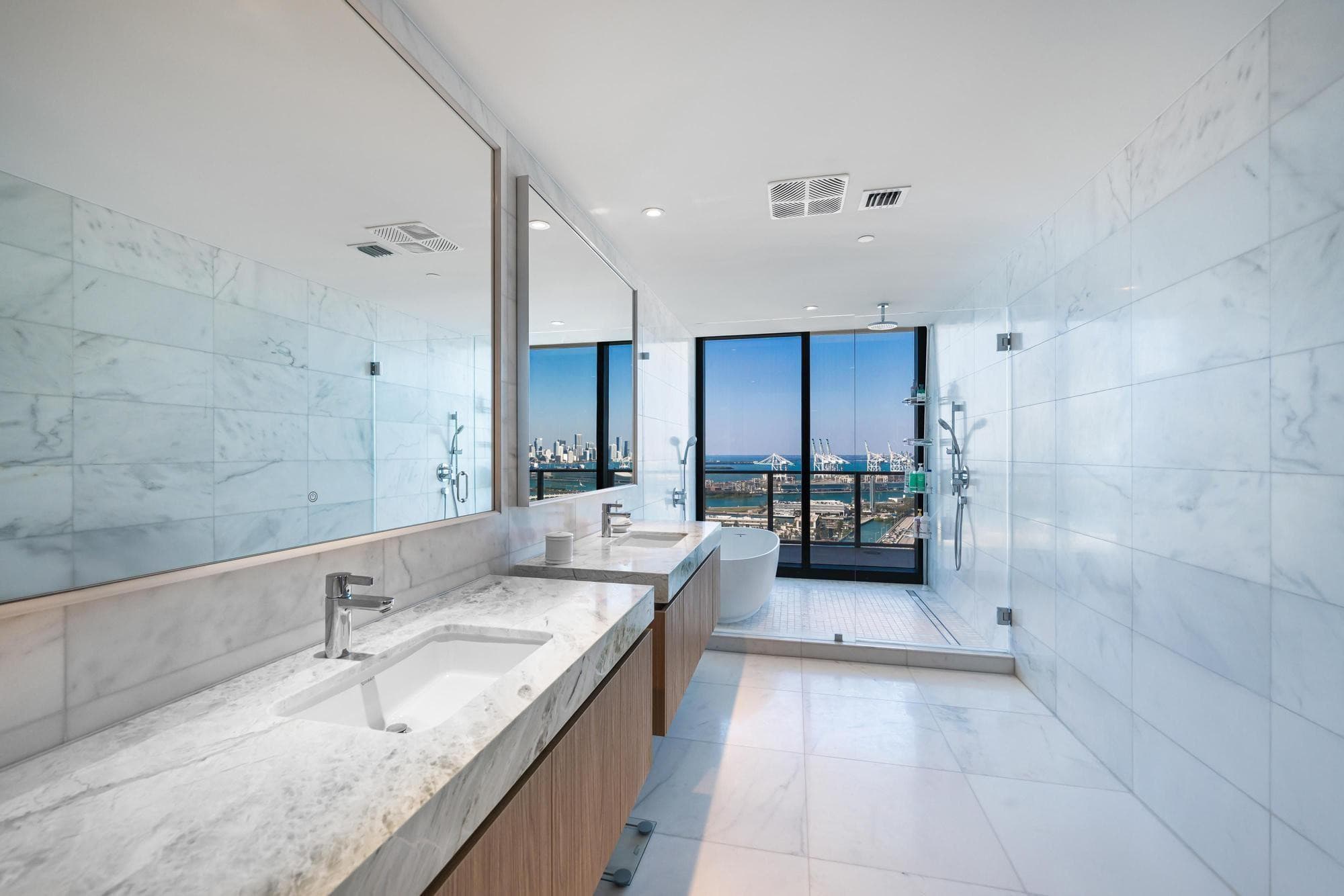 Condominium in Miami Beach — photo 24 of 41