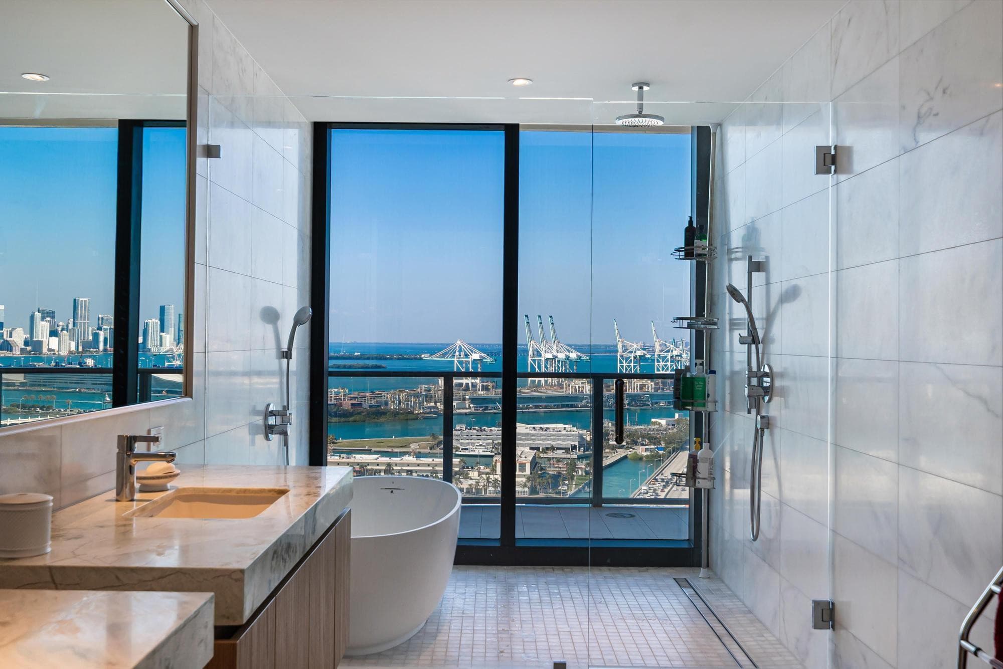 Condominium in Miami Beach — photo 25 of 41