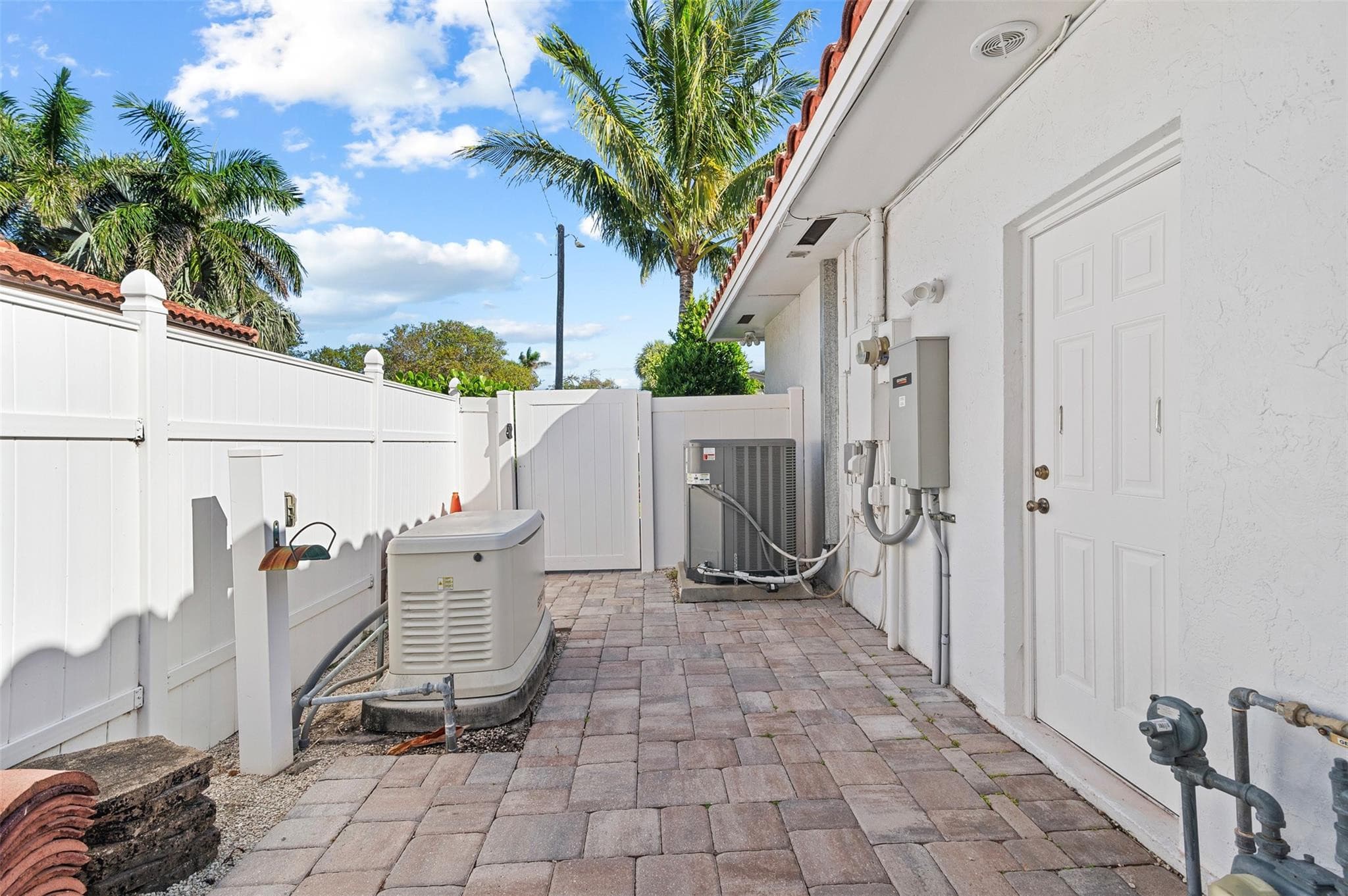 3250 Spanish River Drive, Pompano Beach, FL 33062 — photo 32 of 45