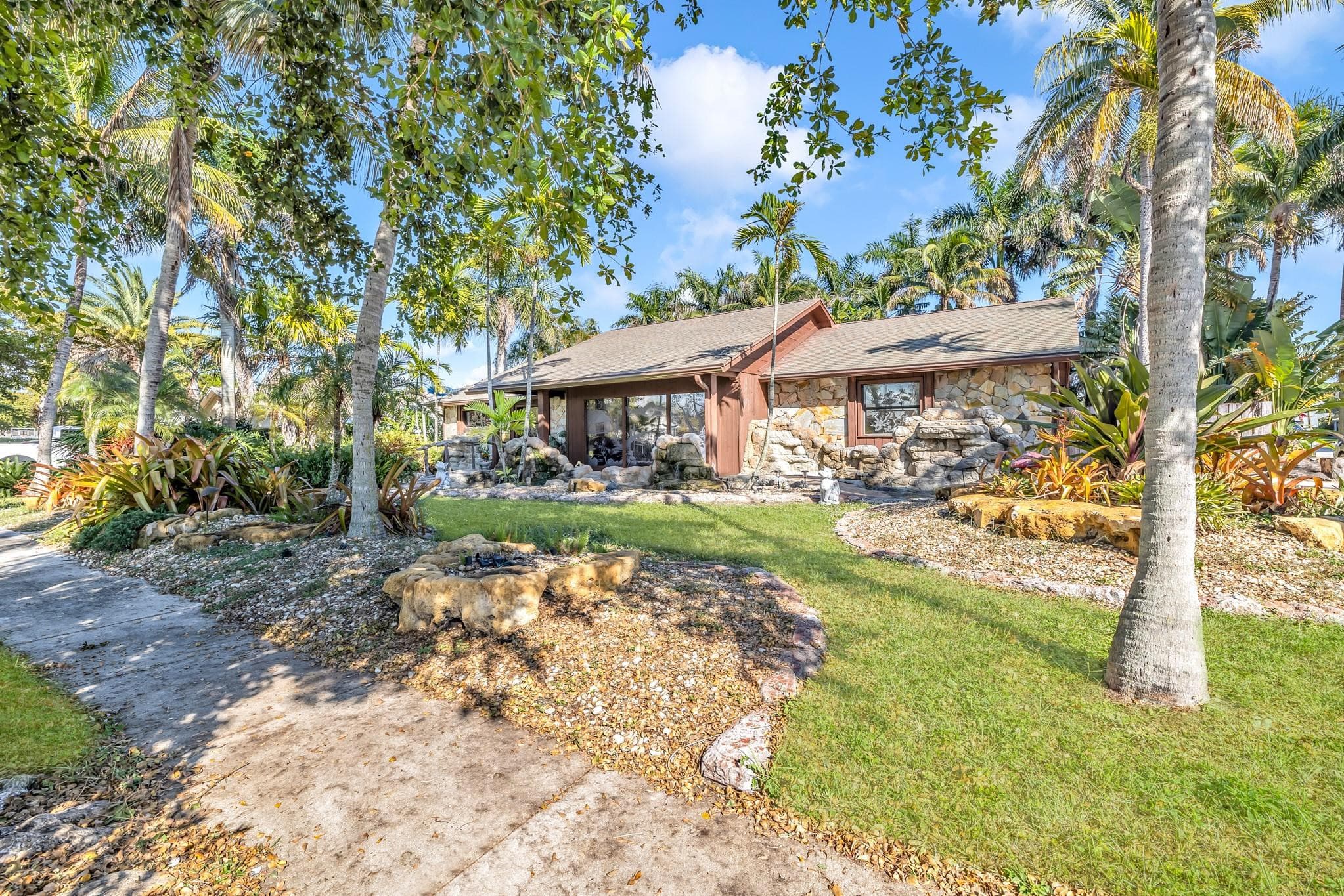 980 SW 70th Avenue, Plantation, FL 33317 — photo 8 of 42
