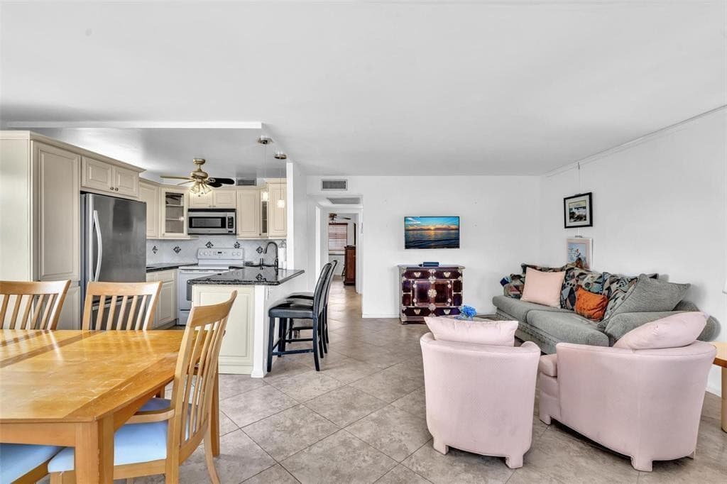 3021 Swansea B 3021, Deerfield Beach, FL 33442 — photo 3 of 17