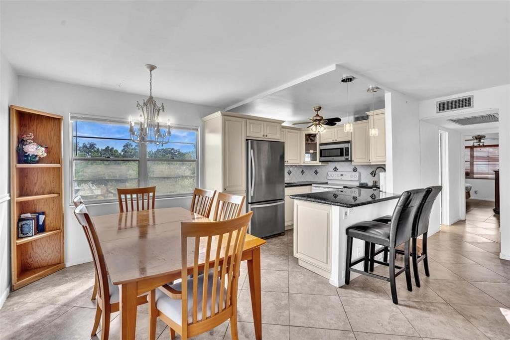 3021 Swansea B 3021, Deerfield Beach, FL 33442 — photo 5 of 17