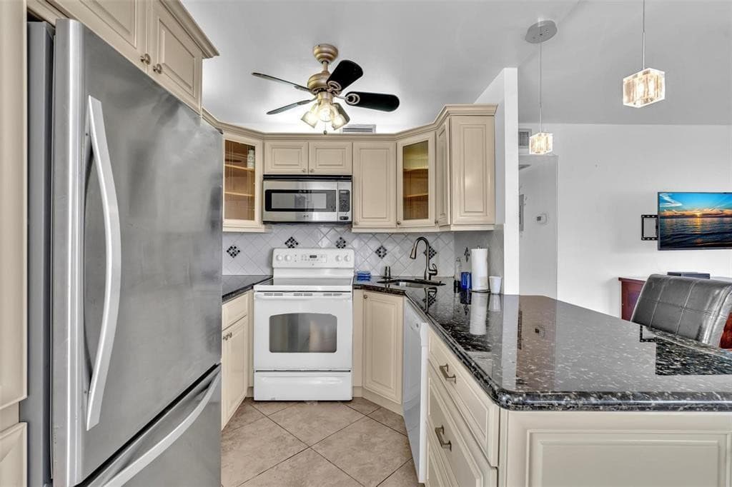 3021 Swansea B 3021, Deerfield Beach, FL 33442 — photo 11 of 17