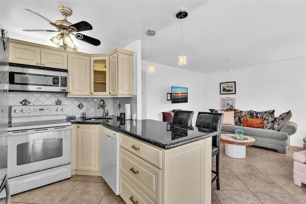 3021 Swansea B 3021, Deerfield Beach, FL 33442 — photo 12 of 17