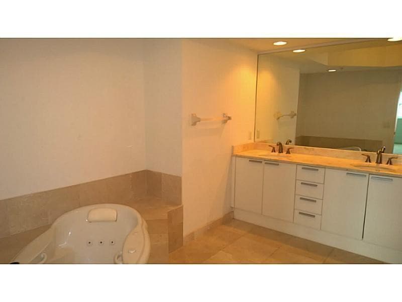 14951 Royal Oaks Lane 1608, North Miami, FL 33181 — photo 7 of 10