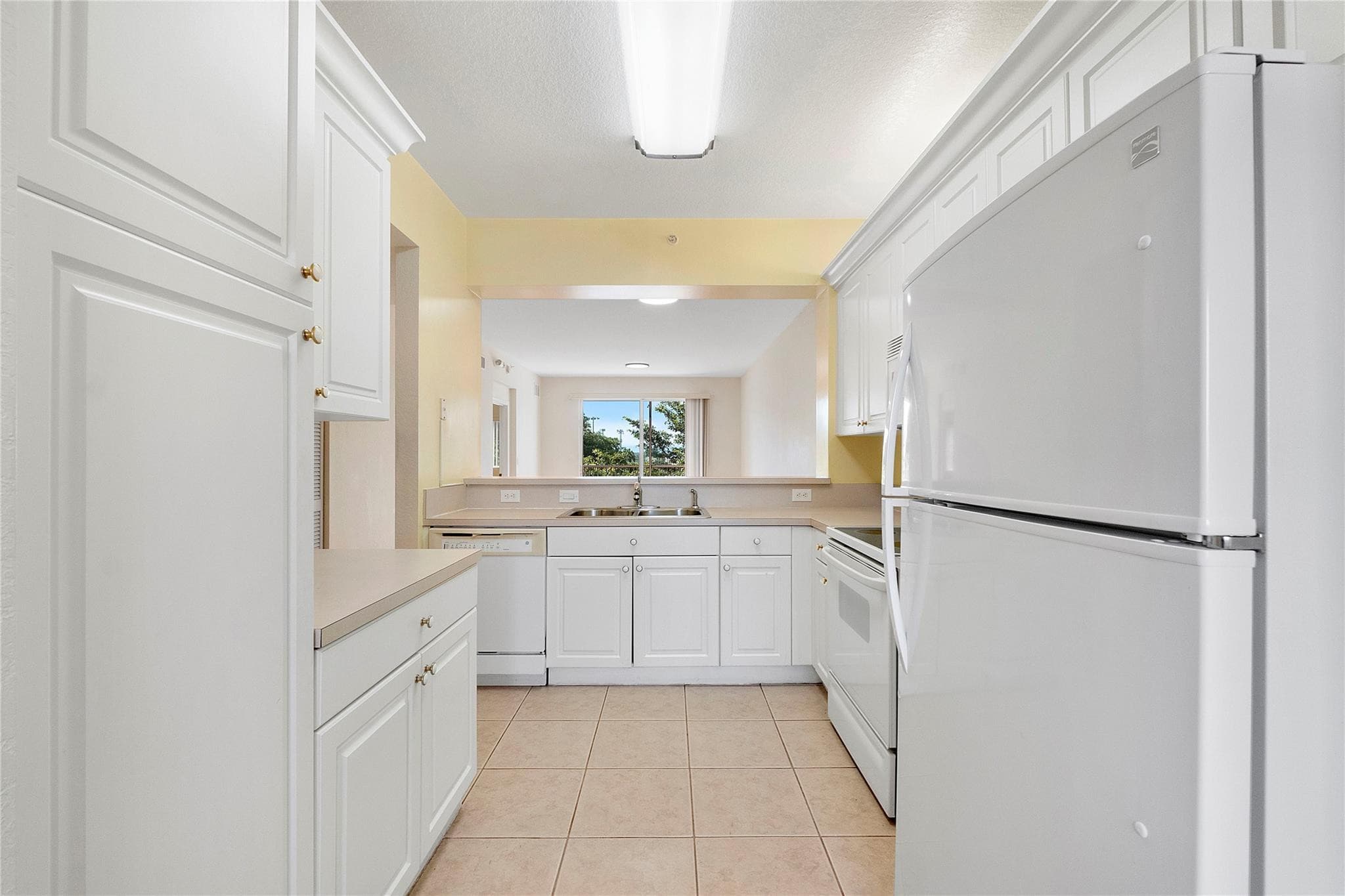 7765 Yardley Drive 403, Fort Lauderdale, FL 33321 — photo 3 of 15
