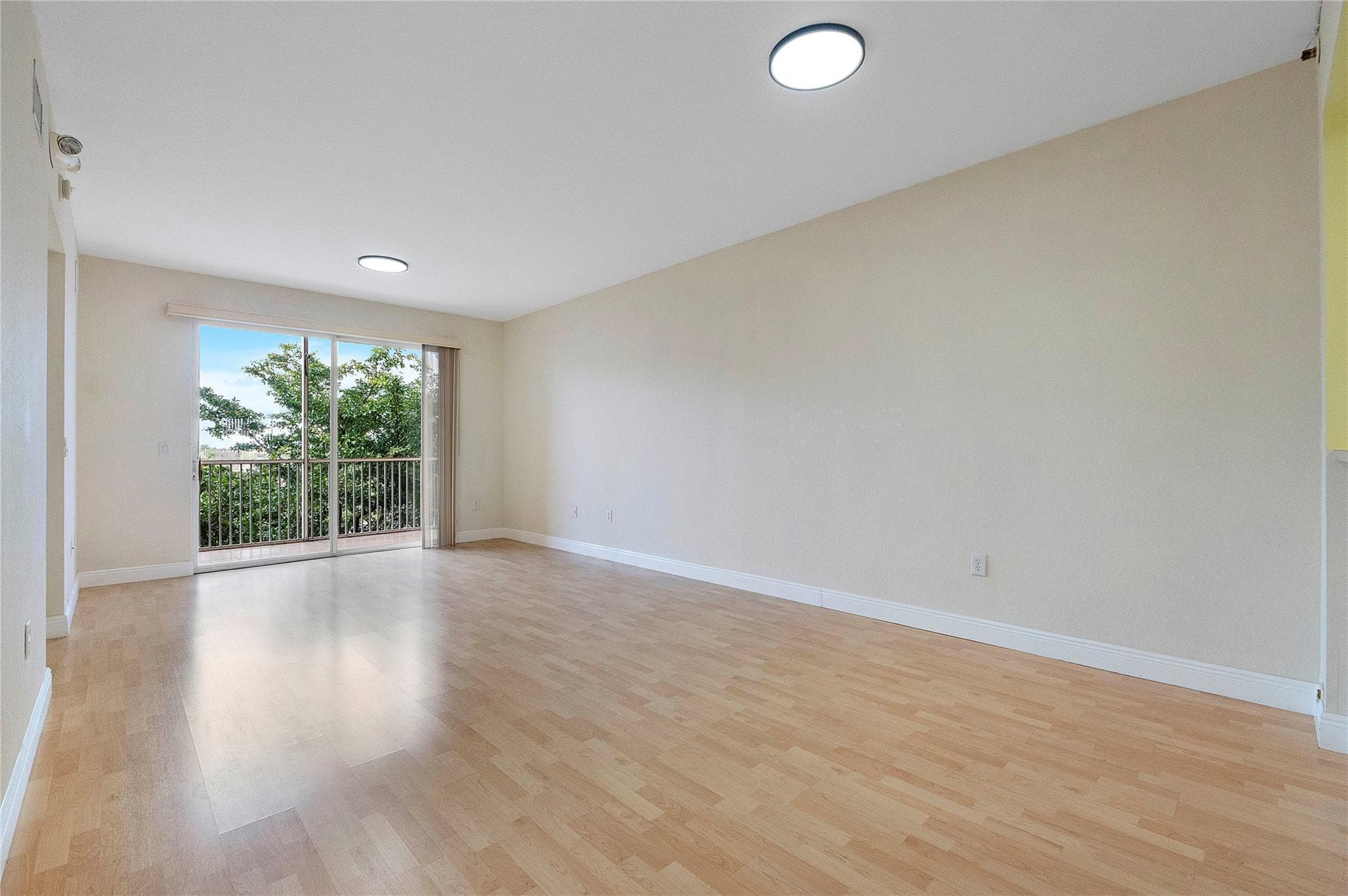 7765 Yardley Drive 403, Fort Lauderdale, FL 33321 — photo 5 of 15