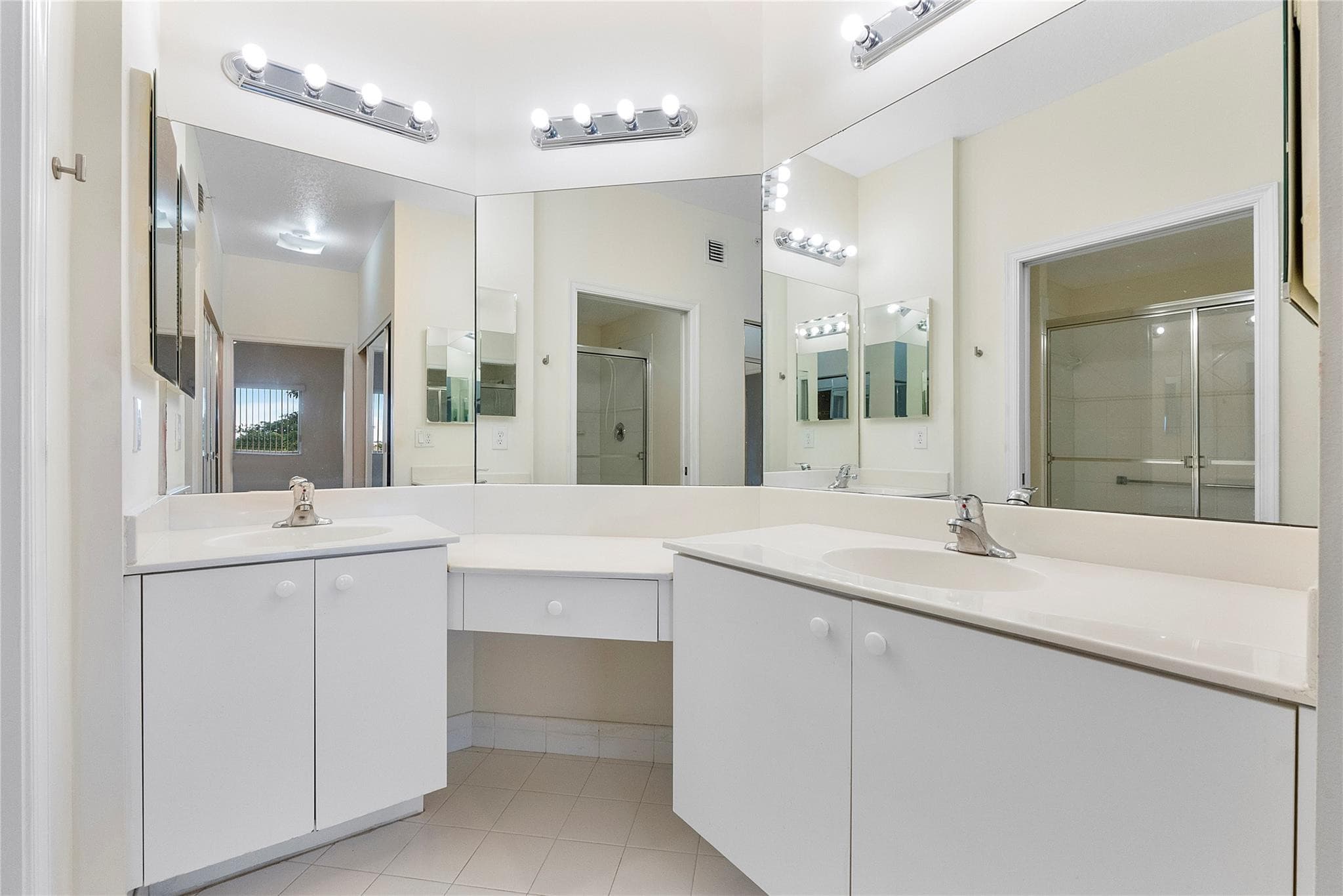 7765 Yardley Drive 403, Fort Lauderdale, FL 33321 — photo 11 of 15