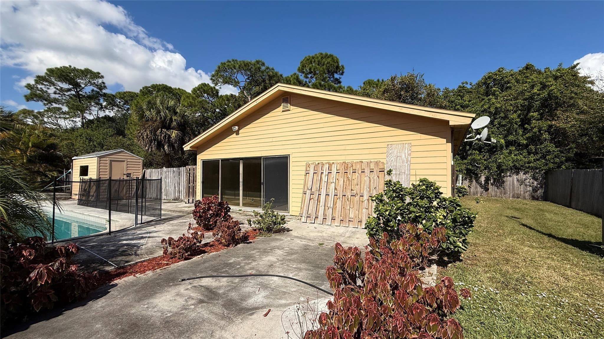 354 Baysinger Avenue, Fort Pierce, FL 34982 — photo 11 of 37