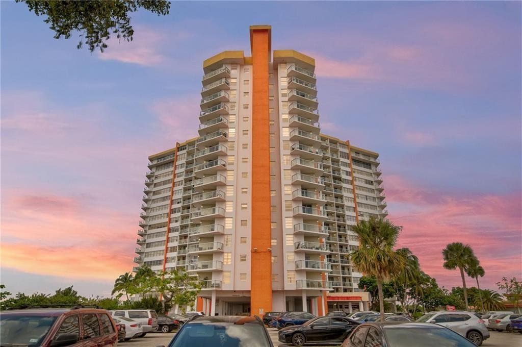 1301 NE Miami Gardens Drive 1721w, Miami, FL 33179 — photo 1 of 28