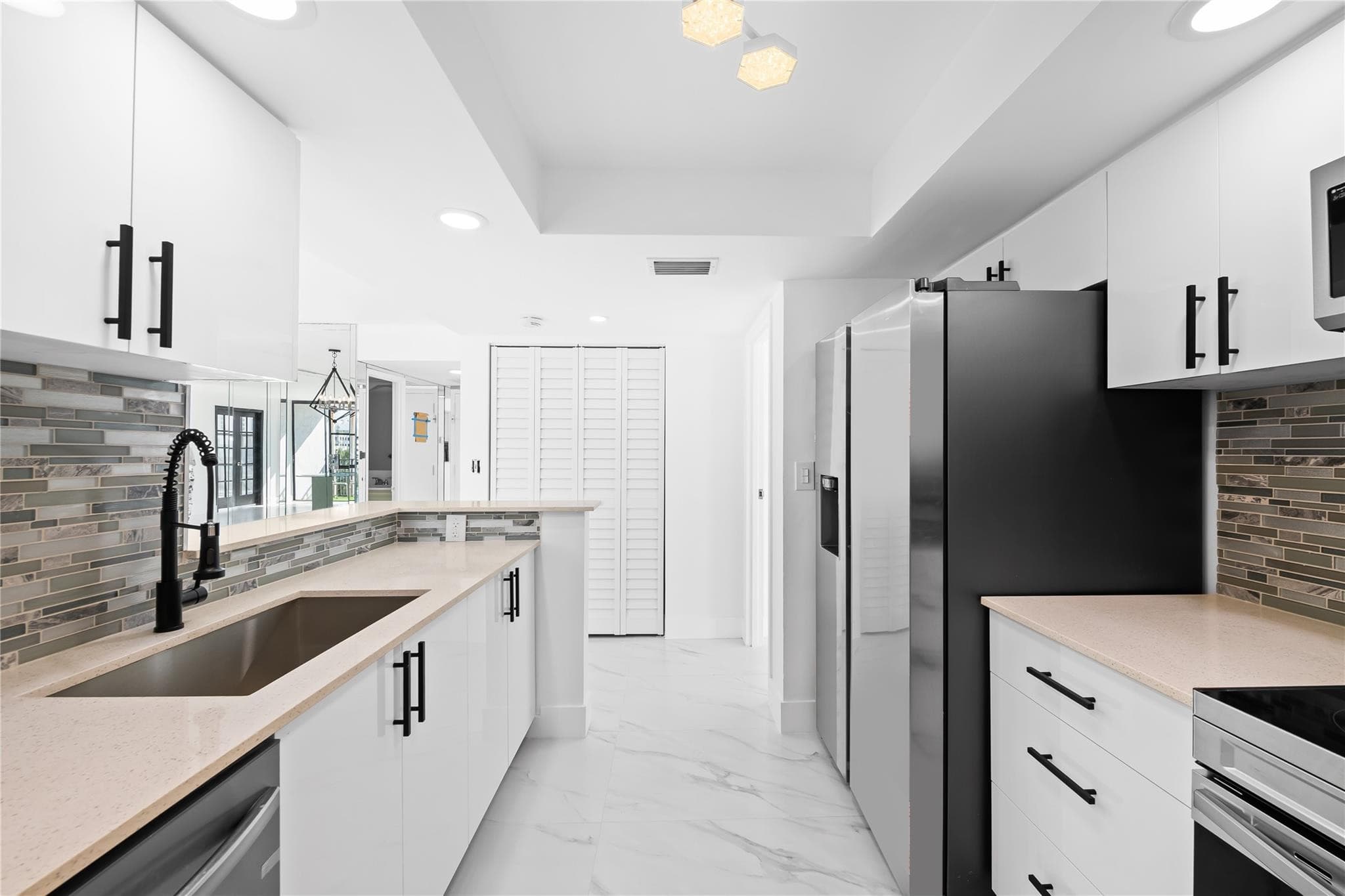 800 Parkview Drive 718, Hallandale Beach, FL 33009 — photo 5 of 30