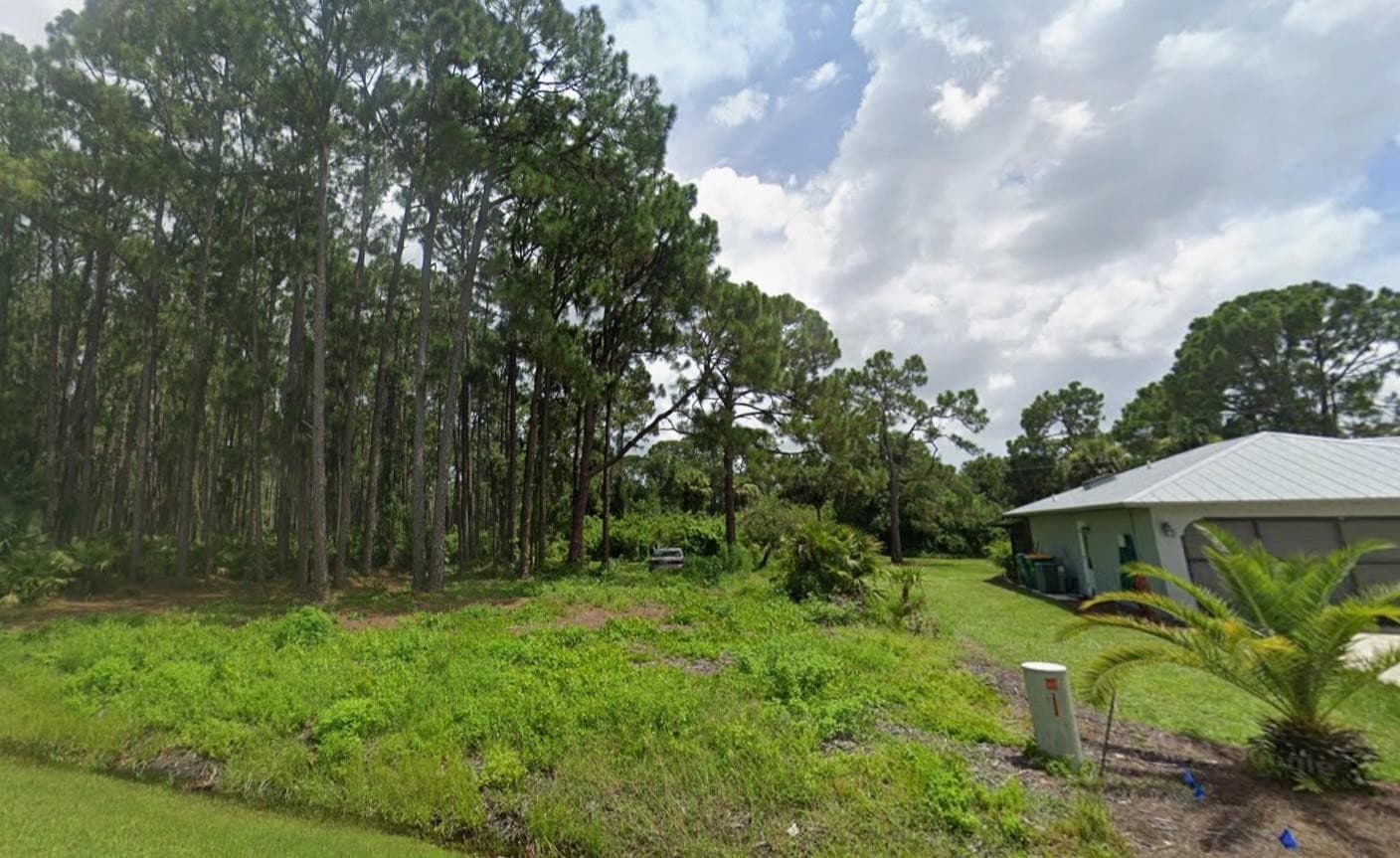 12203 Chamberlain Boulevard, FL 33953 — photo 4 of 7